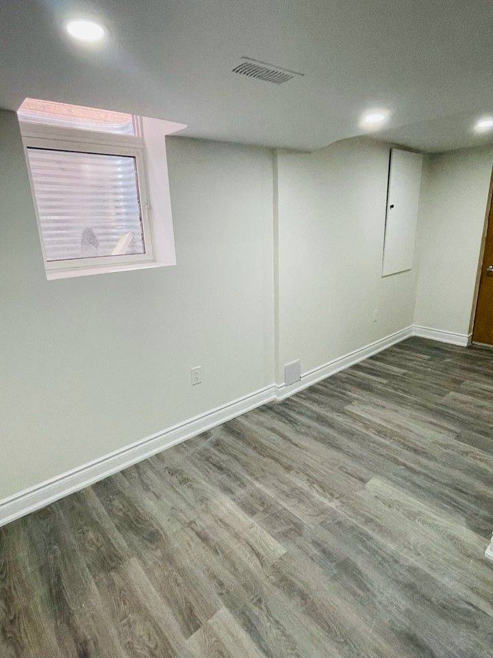 Brampton, ON L6V 4N8,76 Seahorse AVE #LOWER