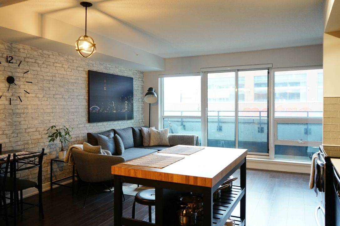 Toronto W06, ON M8V 1A4,2220 Lake Shore BLVD #310