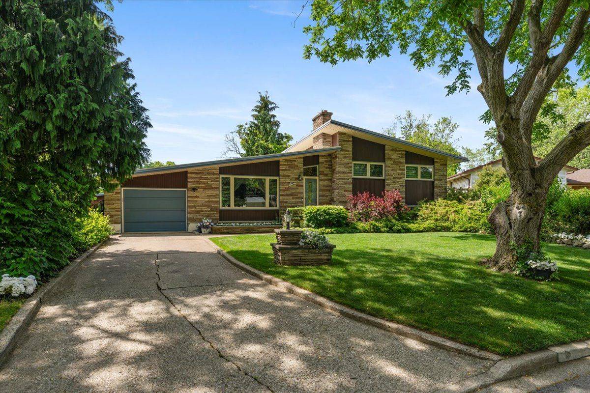 St. Catharines, ON L2T 2A2,7 Glenayr PL