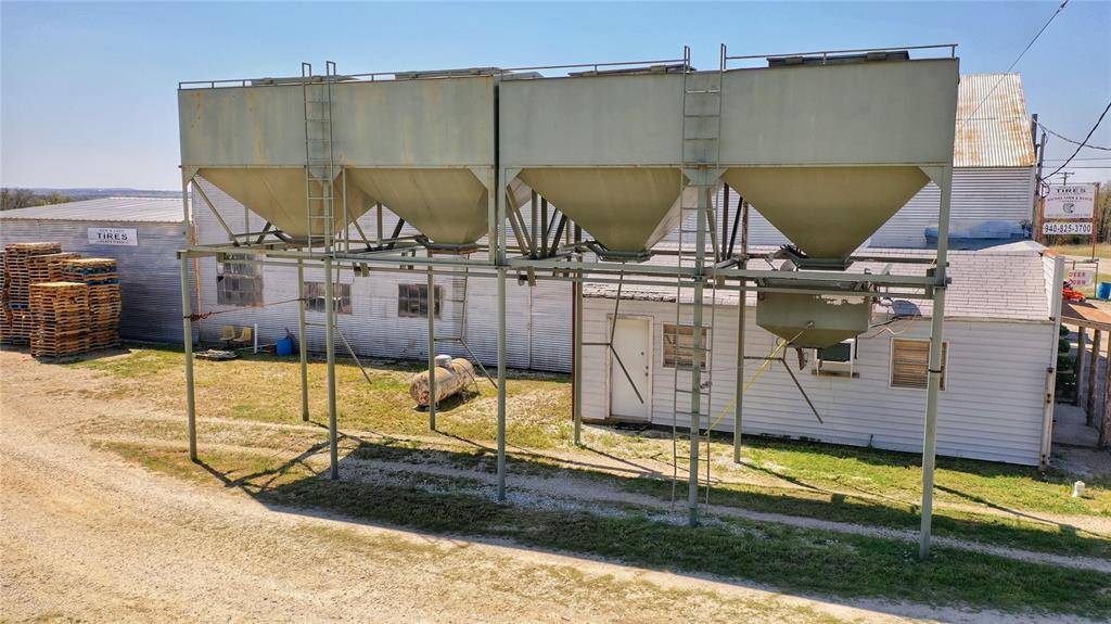 Nocona, TX 76255,1323 US Highway 82 W
