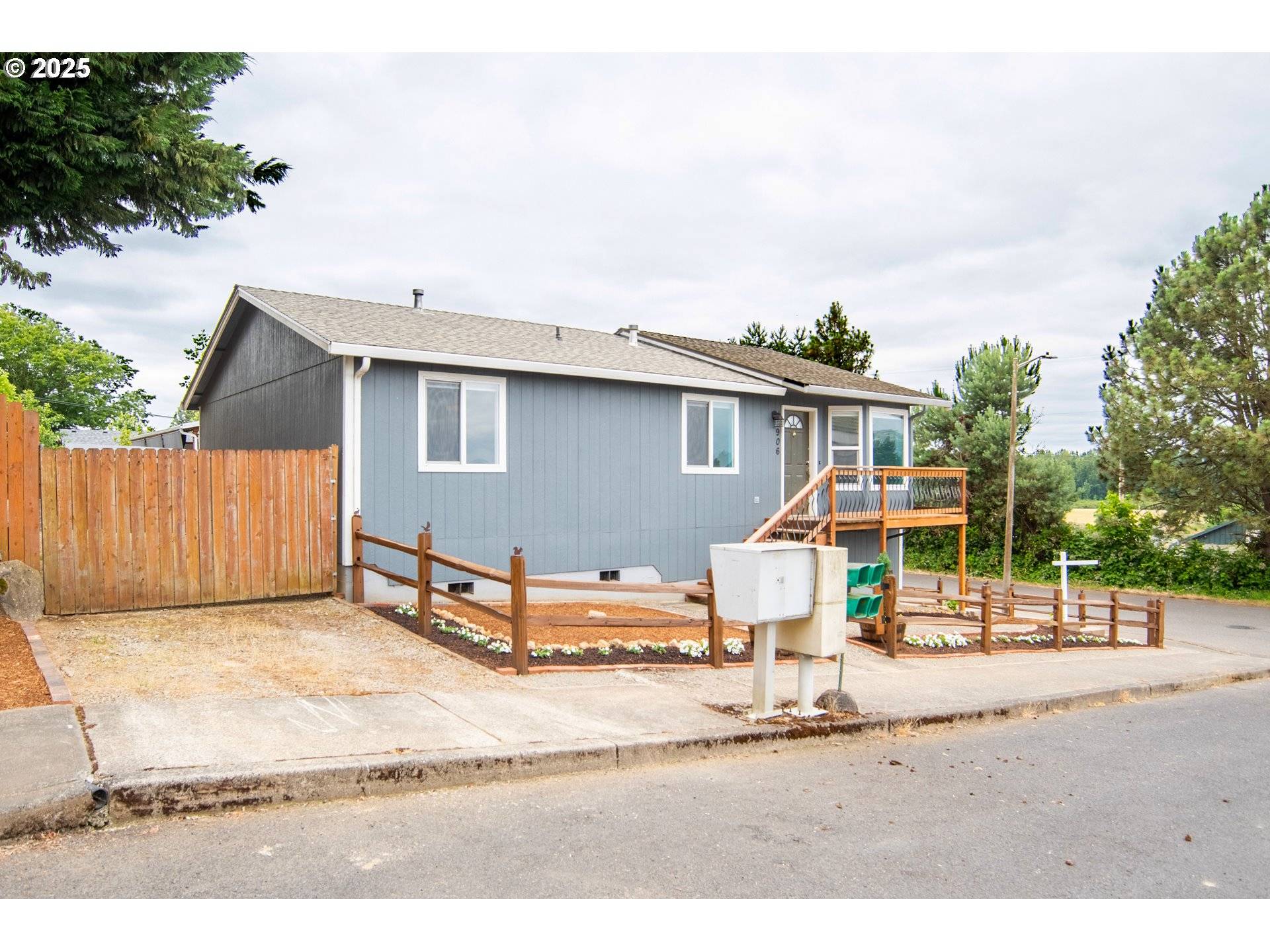Ridgefield, WA 98642,906 N RAILROAD AVE