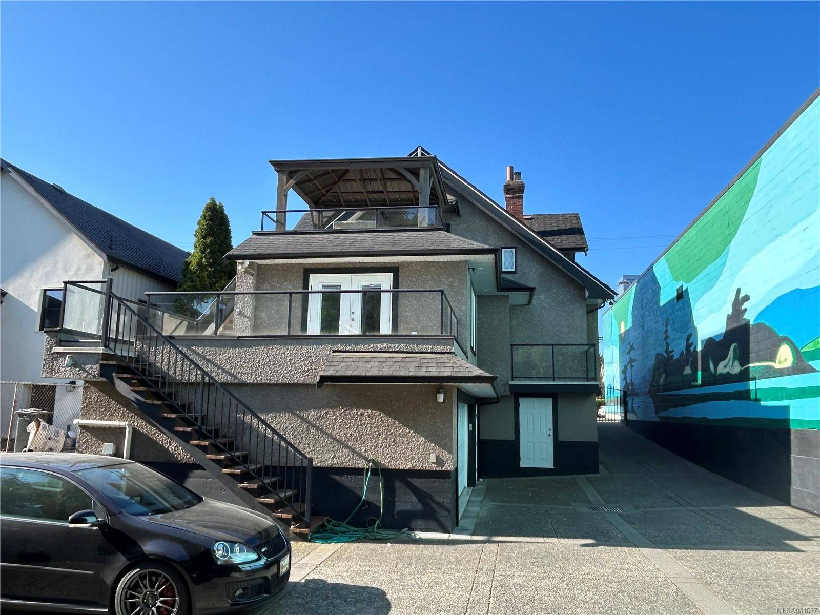 Victoria, BC V8T 1C6,1012 North Park St