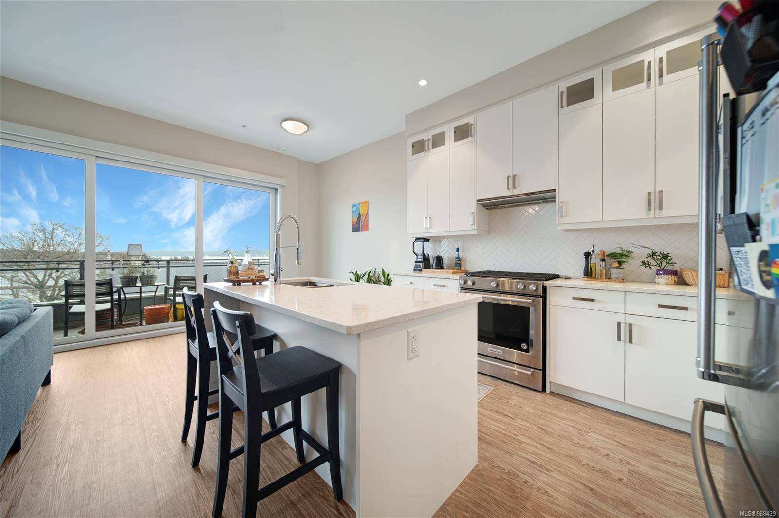 Nanaimo, BC V9R 5H3,91 Chapel St #504