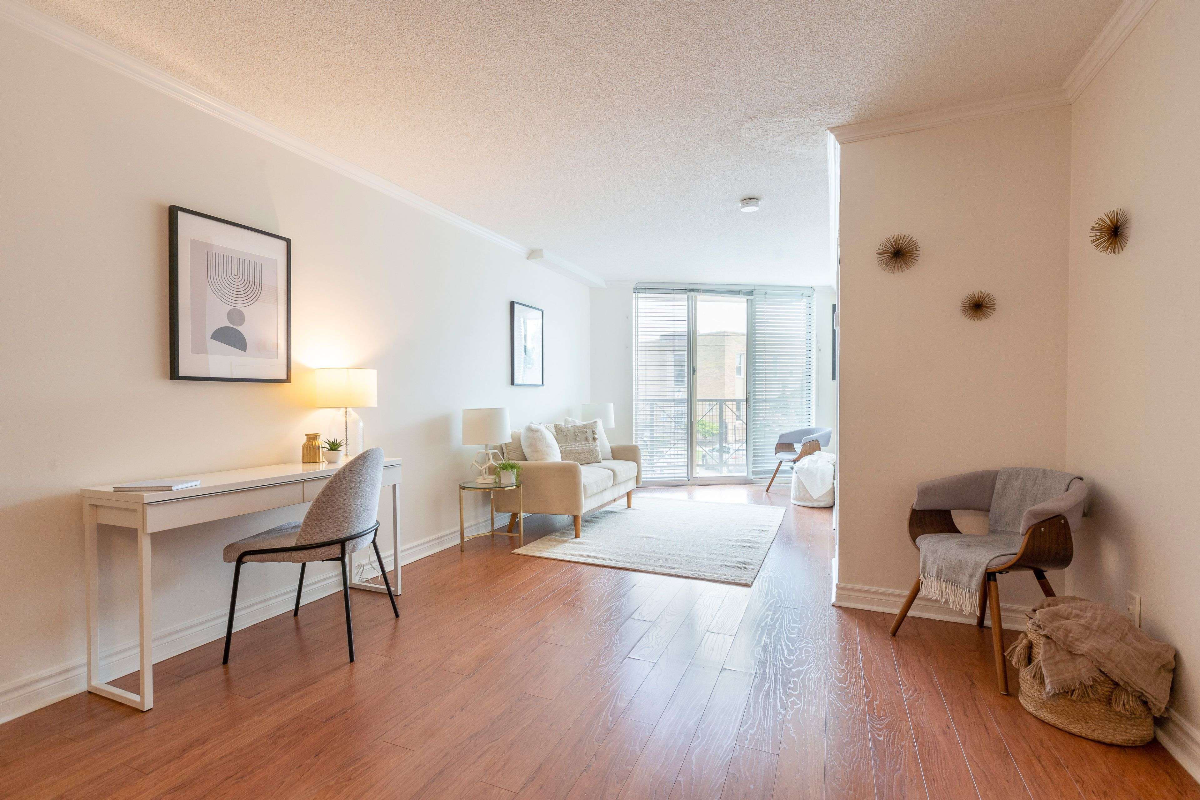 Toronto C11, ON M4G 4G4,356 McRae DR #206