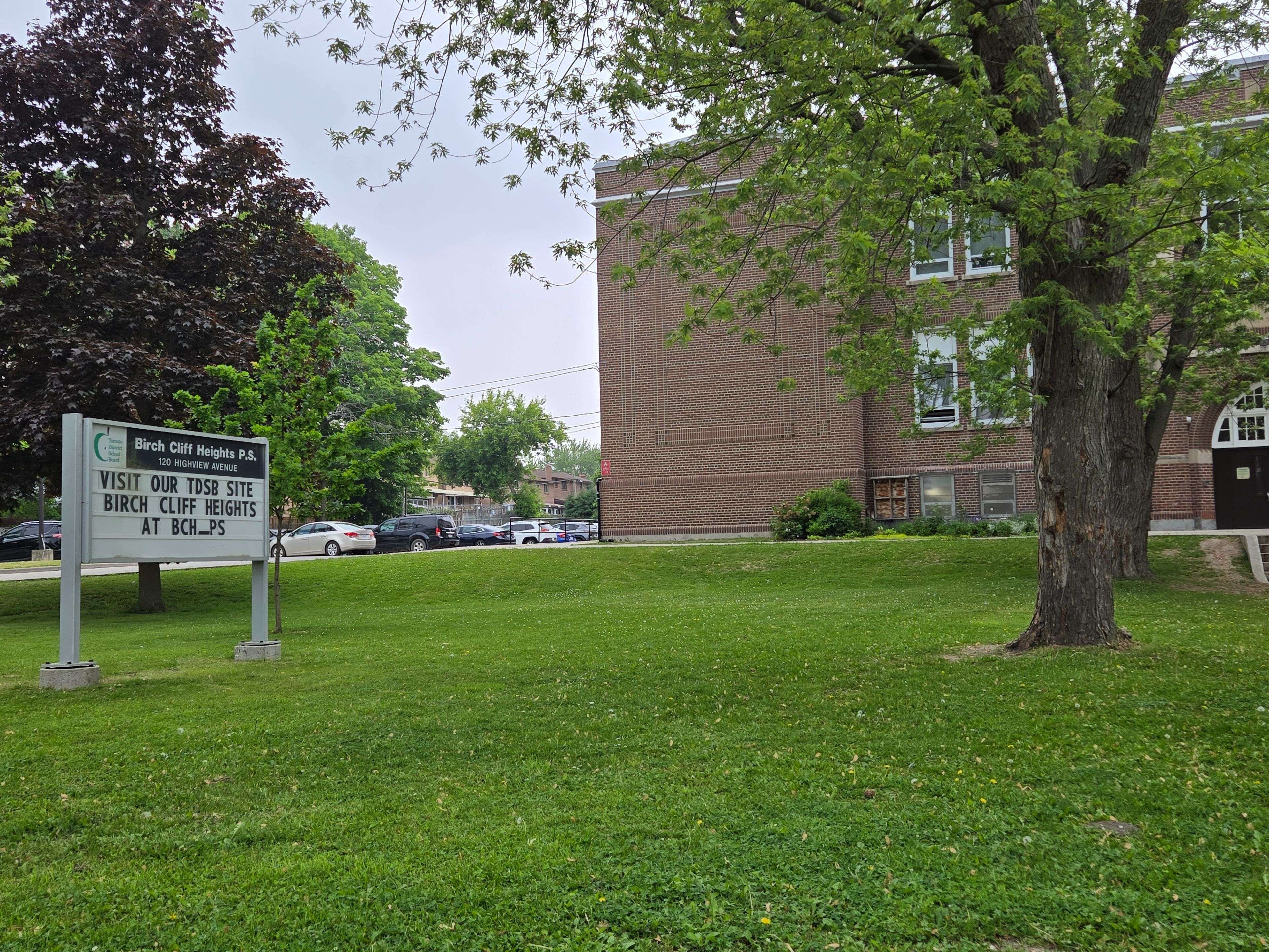 Toronto E06, ON M1N 2J6,224 Aylesworth AVE