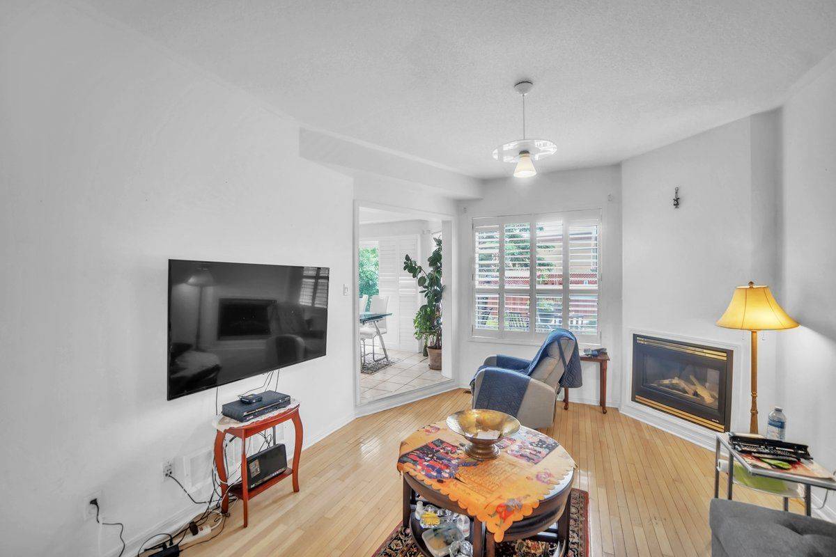 Newmarket, ON L3X 2K3,765 Dillman AVE