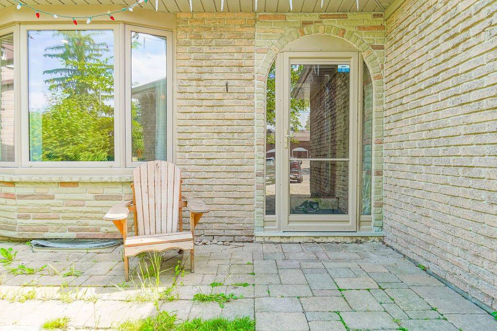 Richmond Hill, ON L4C 5J2,215 Weldrick RD W