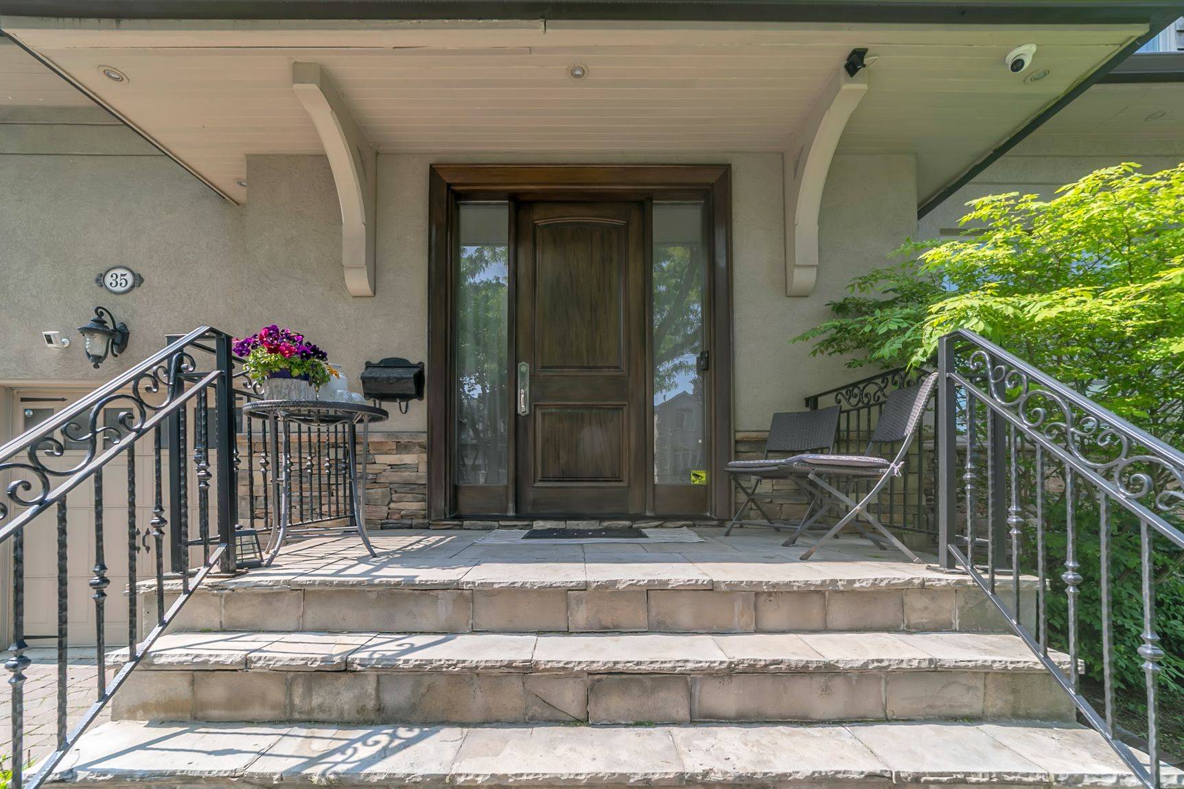 Toronto W05, ON M9M 1C2,35 Yorkdale CRES