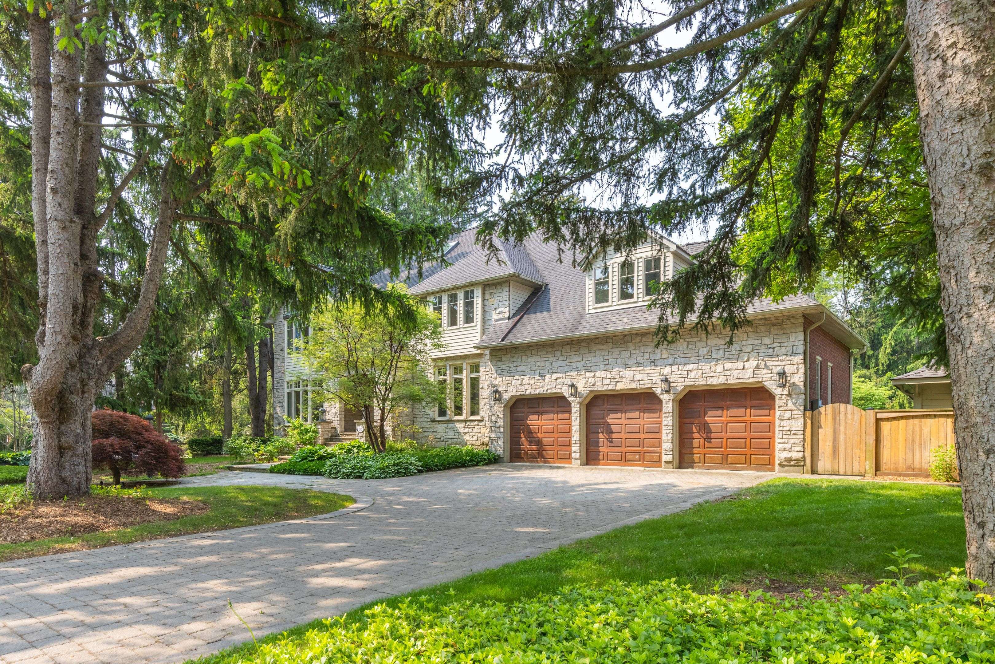 Oakville, ON L6J 4C8,212 Poplar DR