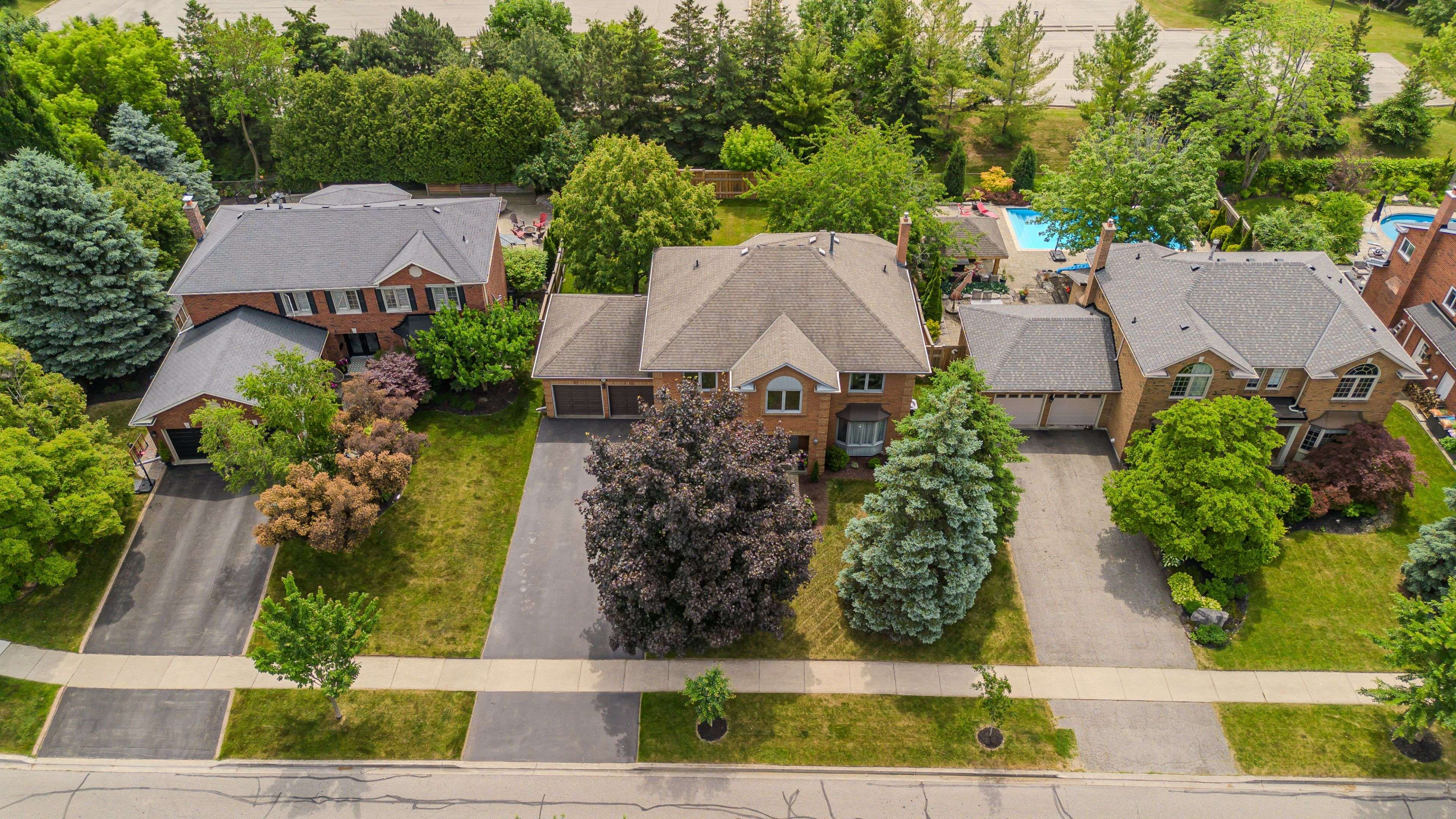 Burlington, ON L7P 4T8,1352 Winterberry DR