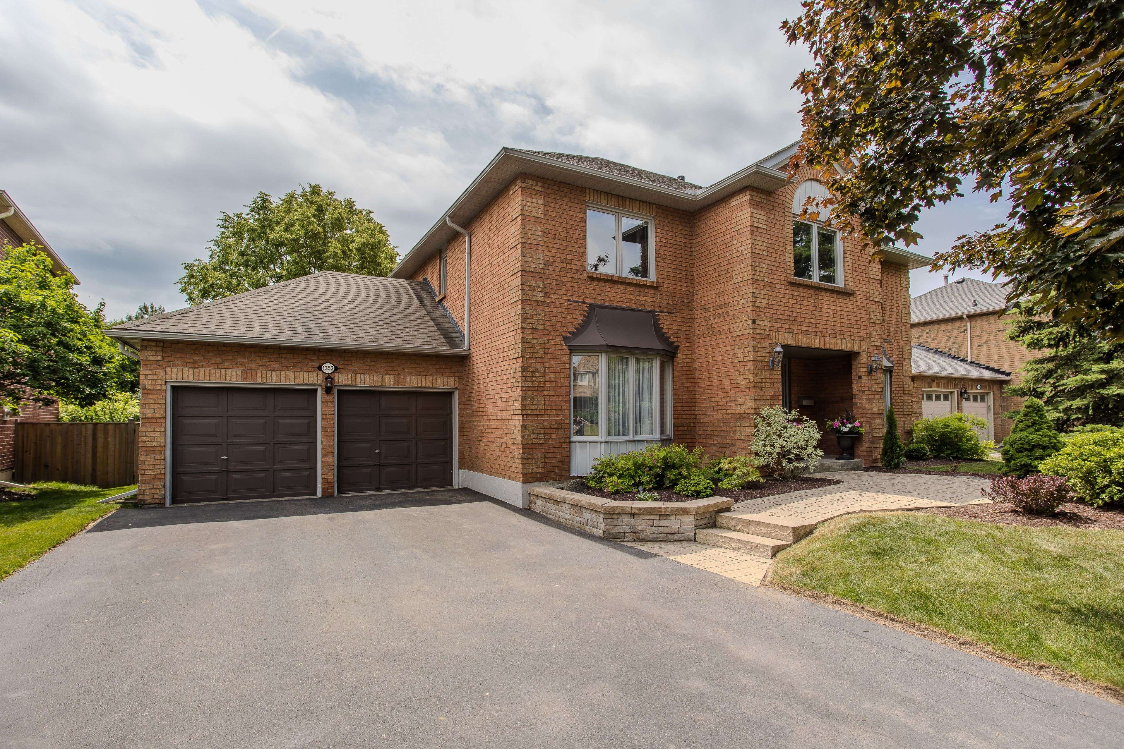 Burlington, ON L7P 4T8,1352 Winterberry DR