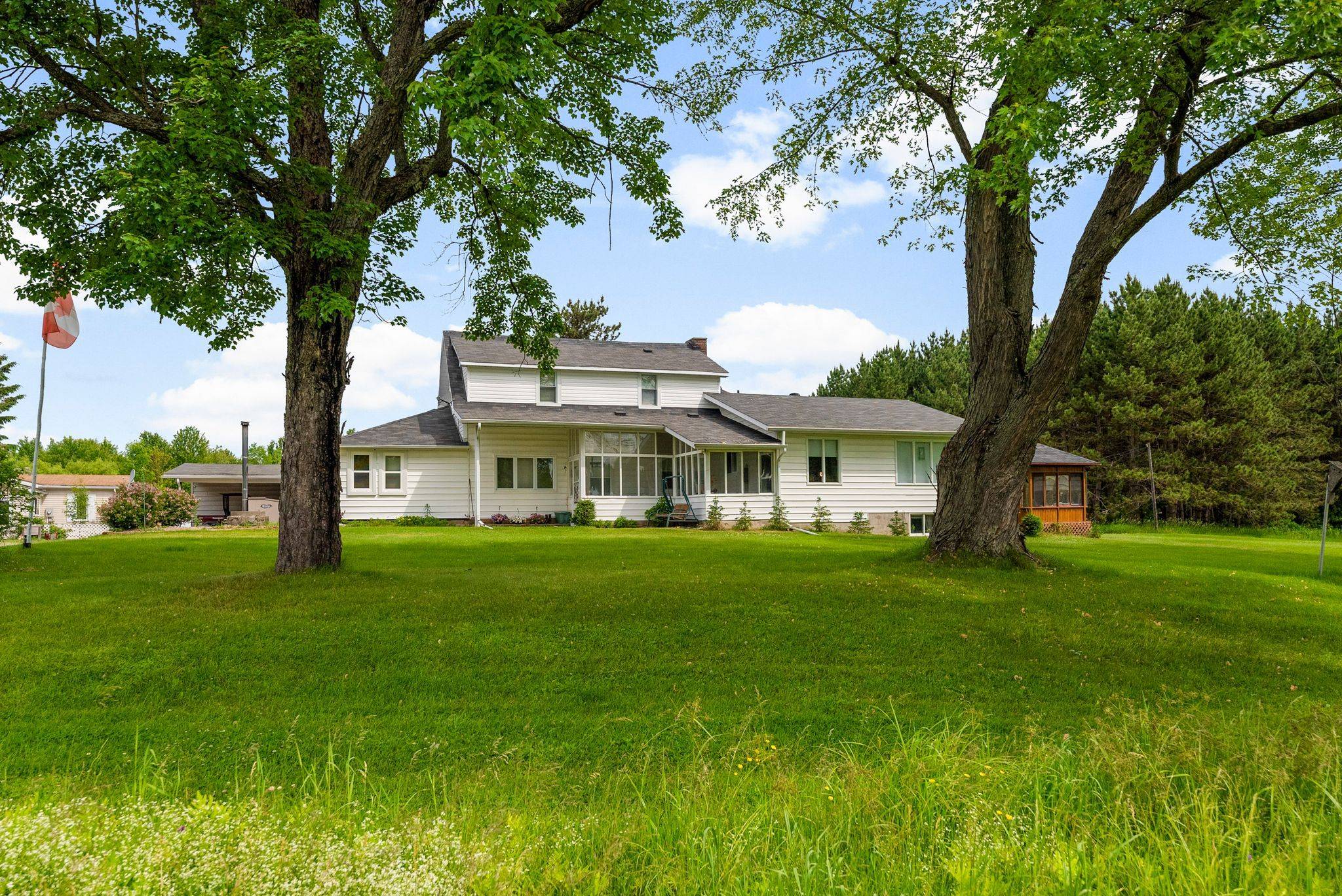 Laurentian Valley, ON K8A 0K9,11333 Round Lake RD