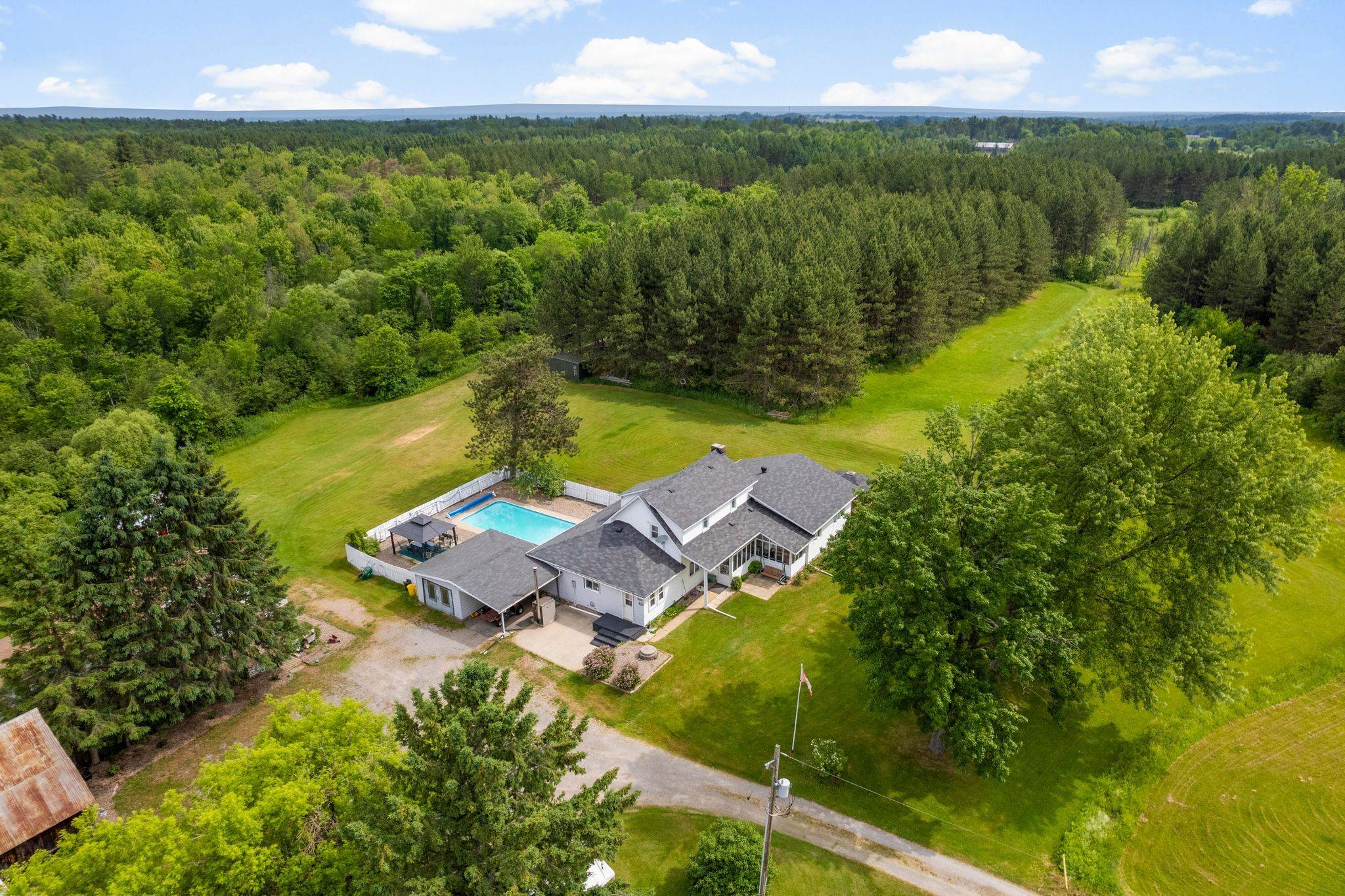 Laurentian Valley, ON K8A 0K9,11333 Round Lake RD
