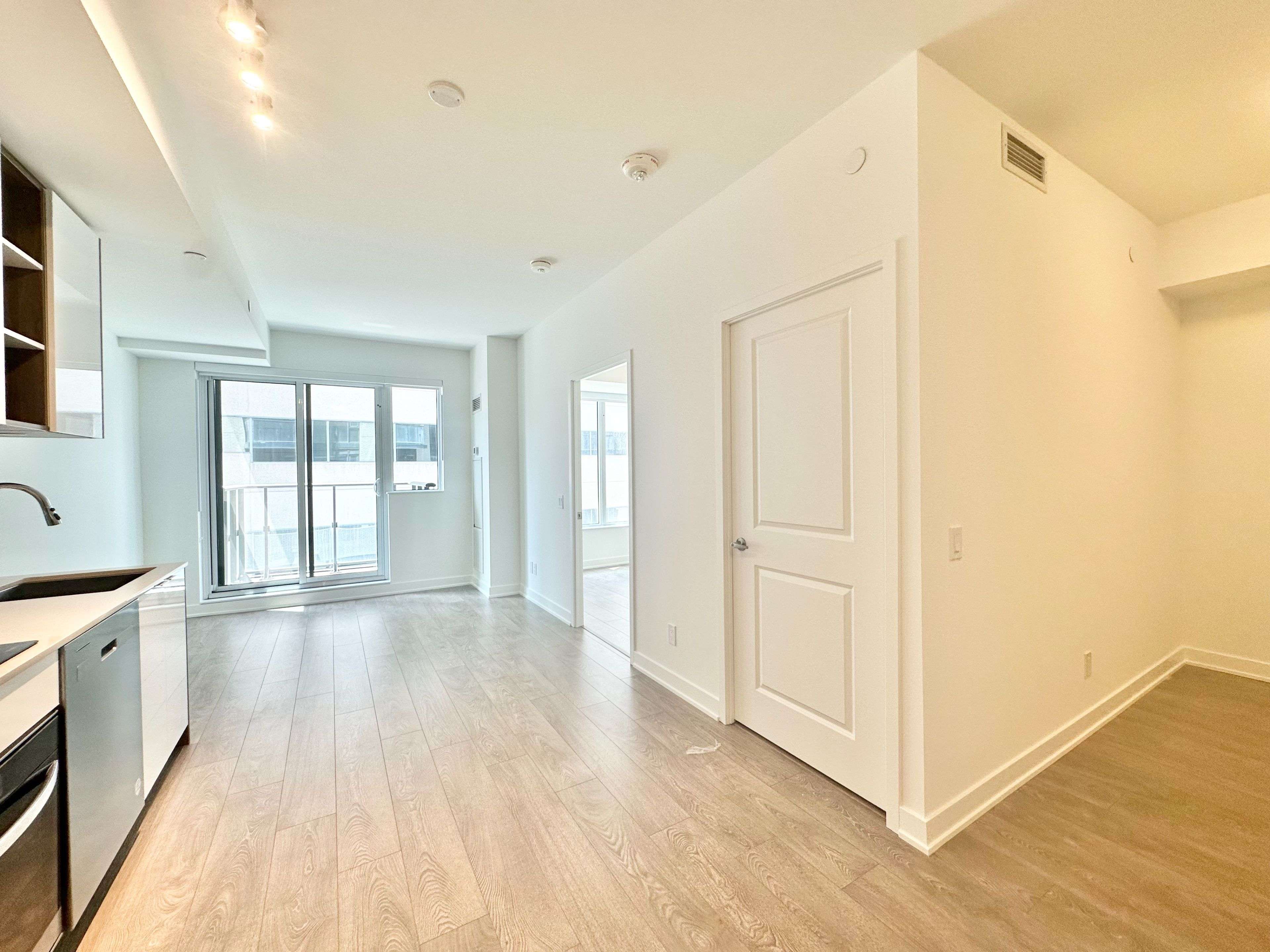 Toronto C01, ON M5V 0W9,543 Richmond ST W #928