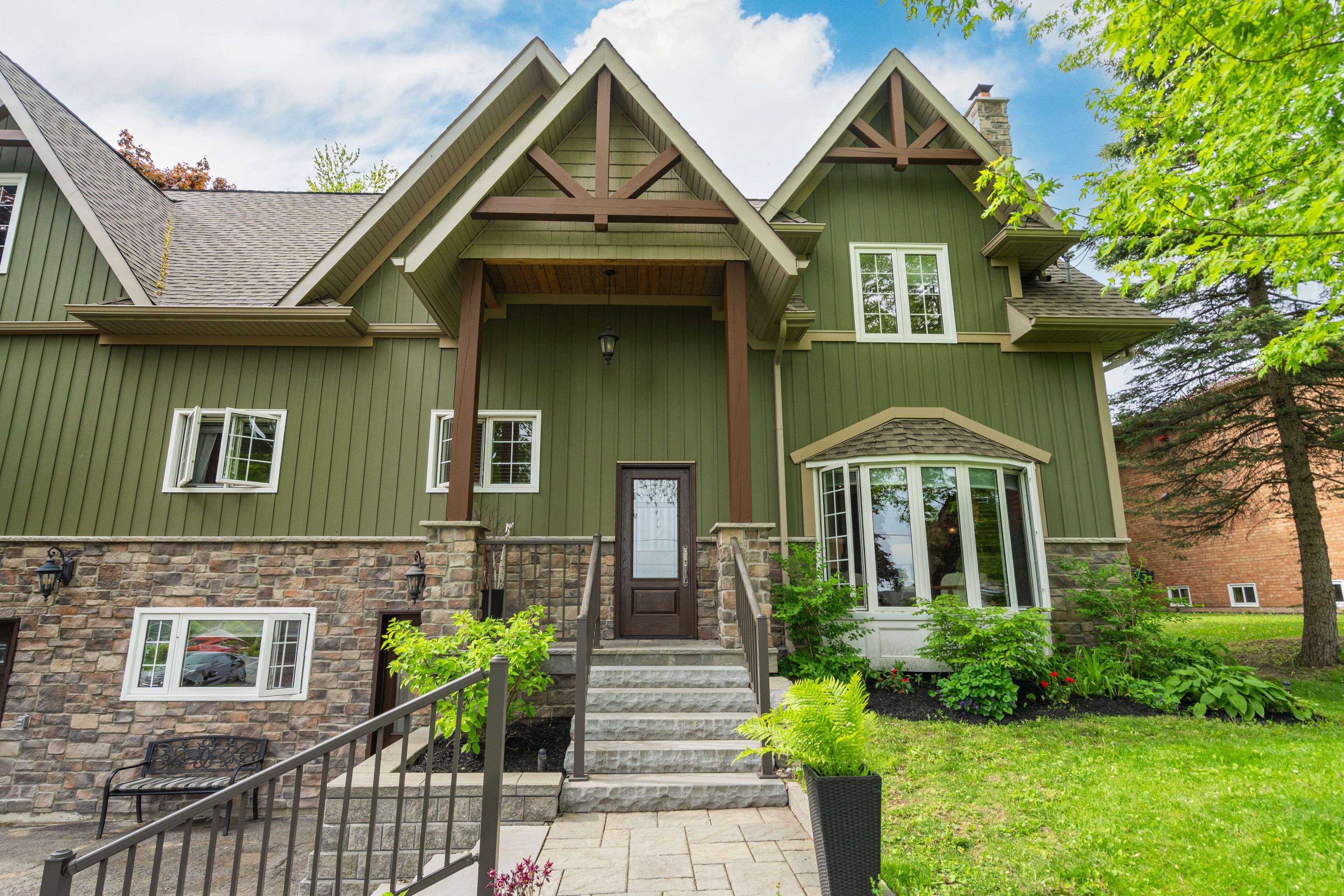Clarington, ON L0B 1J0,28 Bradley BLVD
