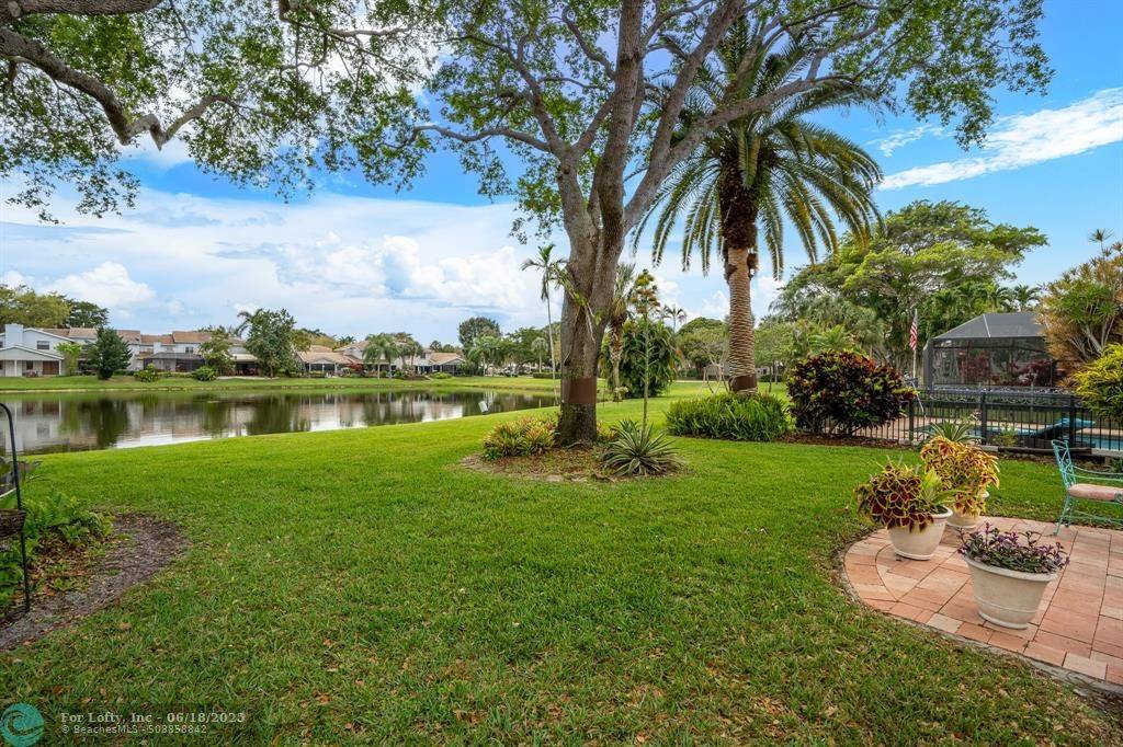 Deerfield Beach, FL 33442,3326 Deer Creek Lake Shore Dr