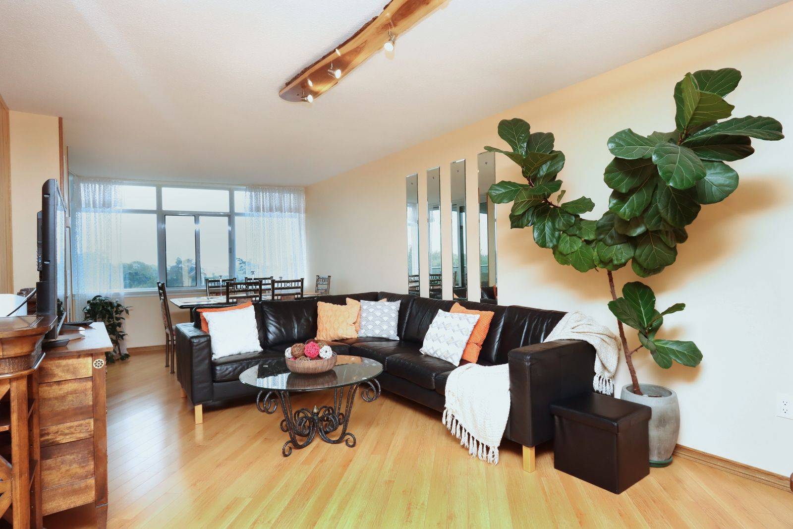 Mississauga, ON L5A 3S6,3100 Kirwin AVE #701