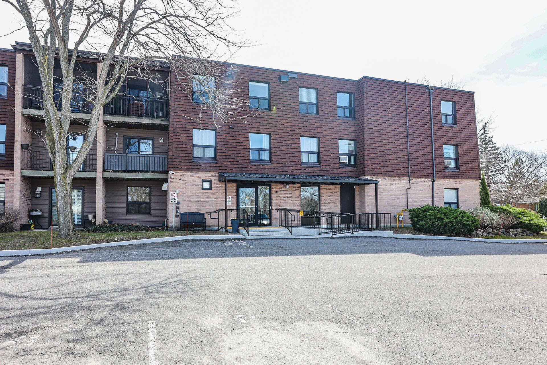 Lincoln, ON L3J 0K2,4209 Hixon ST #108