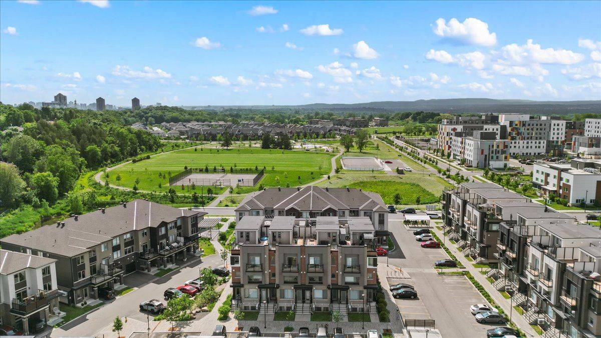 Manor Park - Cardinal Glen And Area, ON K1K 5A4,625 Makwa Private