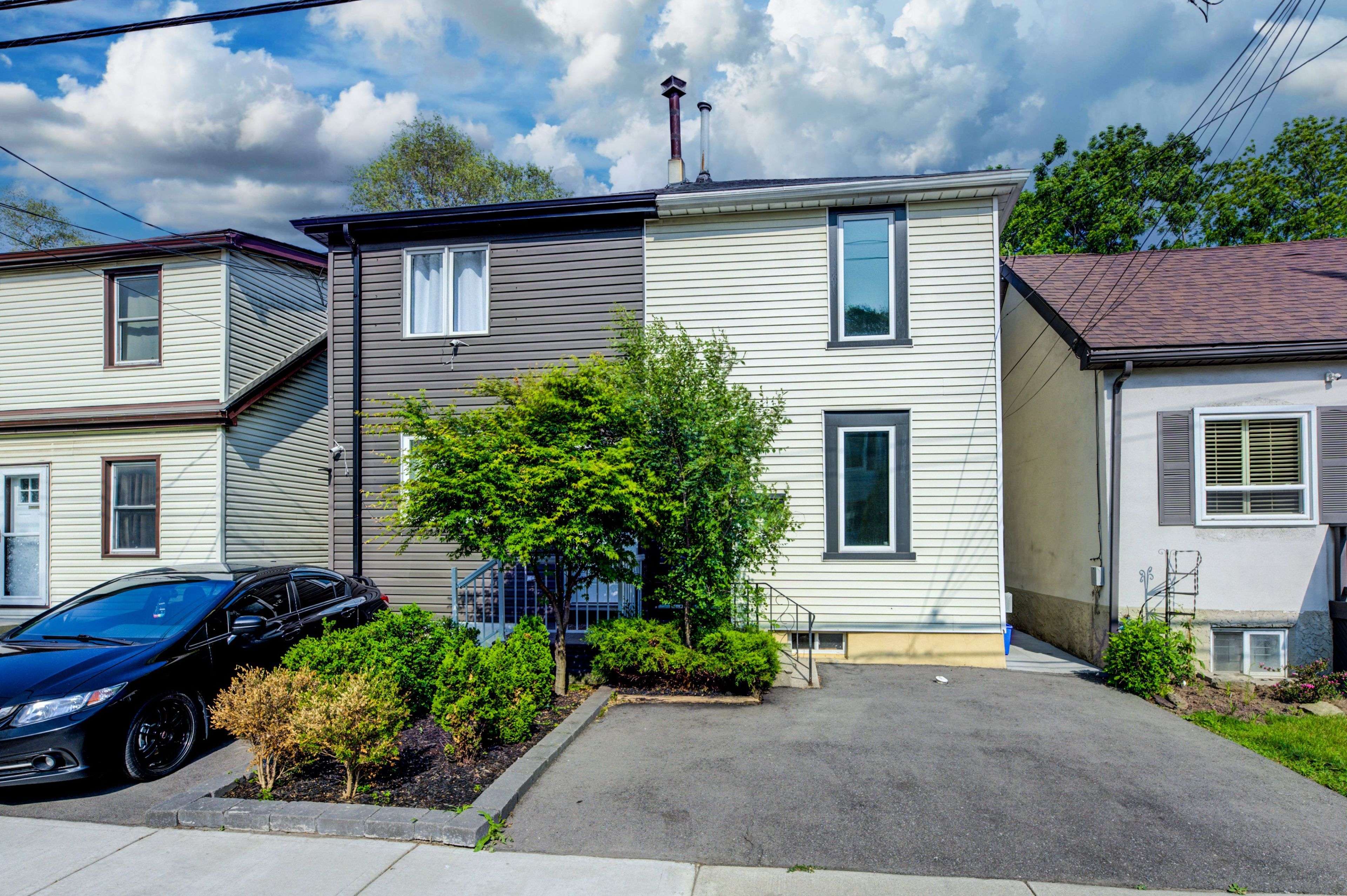 Hamilton, ON L8R 3G2,57 1/2 Breadalbane ST