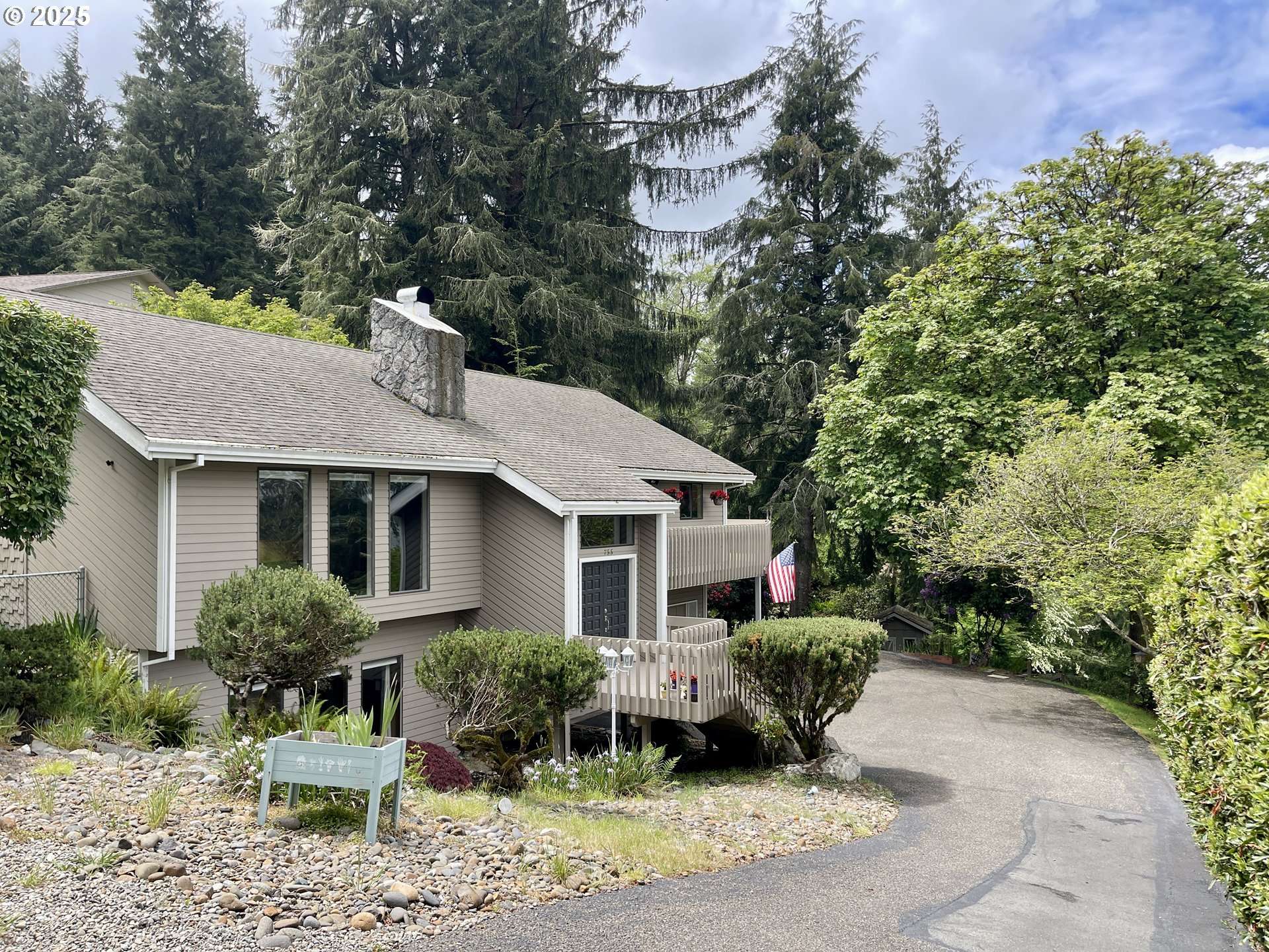 Coos Bay, OR 97420,755 17TH AVE