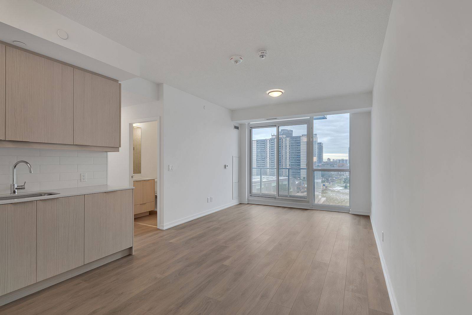Toronto C15, ON M2J 0H2,32 Forest Manor RD #605