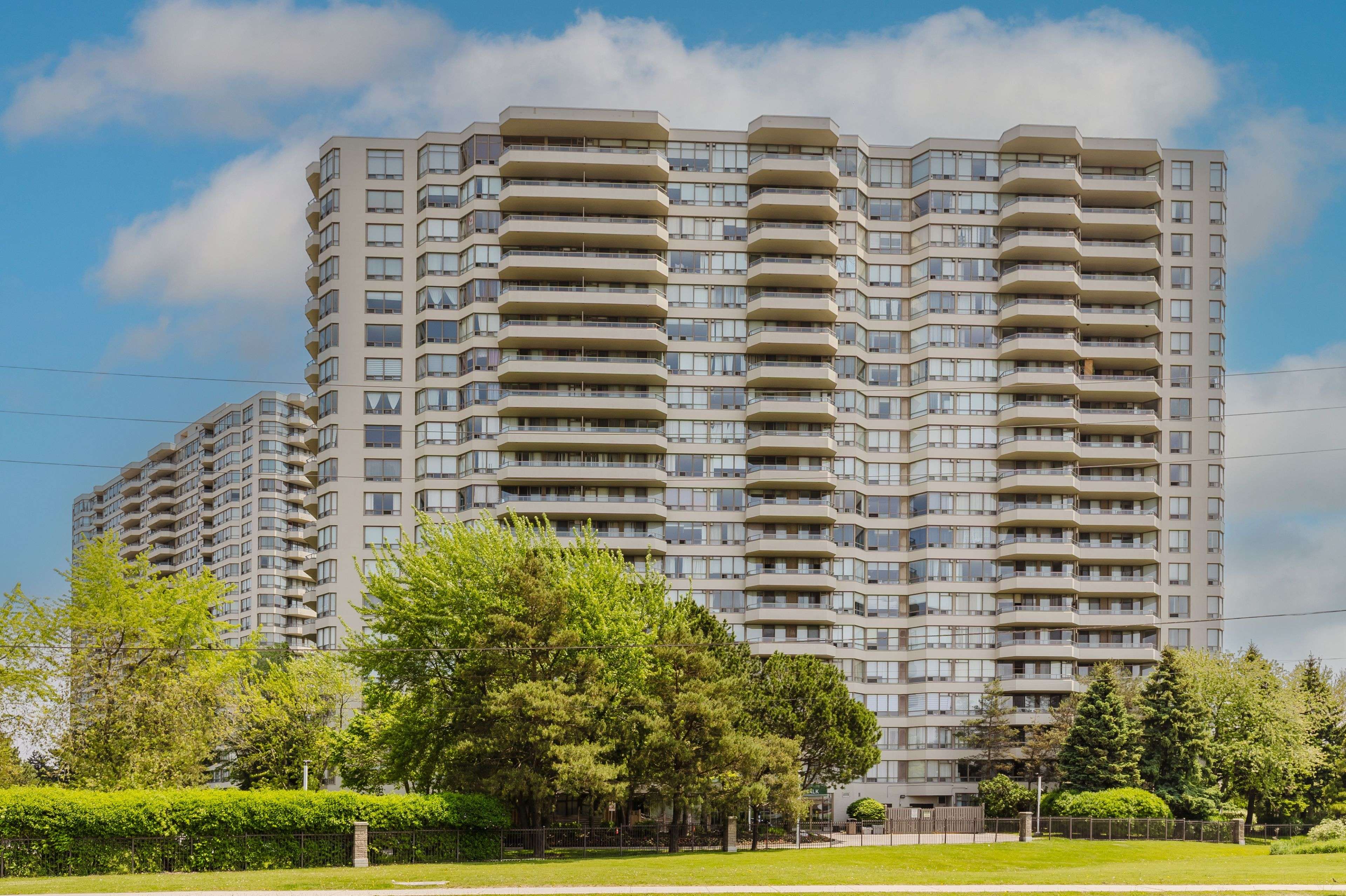 Toronto E04, ON M1K 5J3,1 Greystone Walk DR #1690