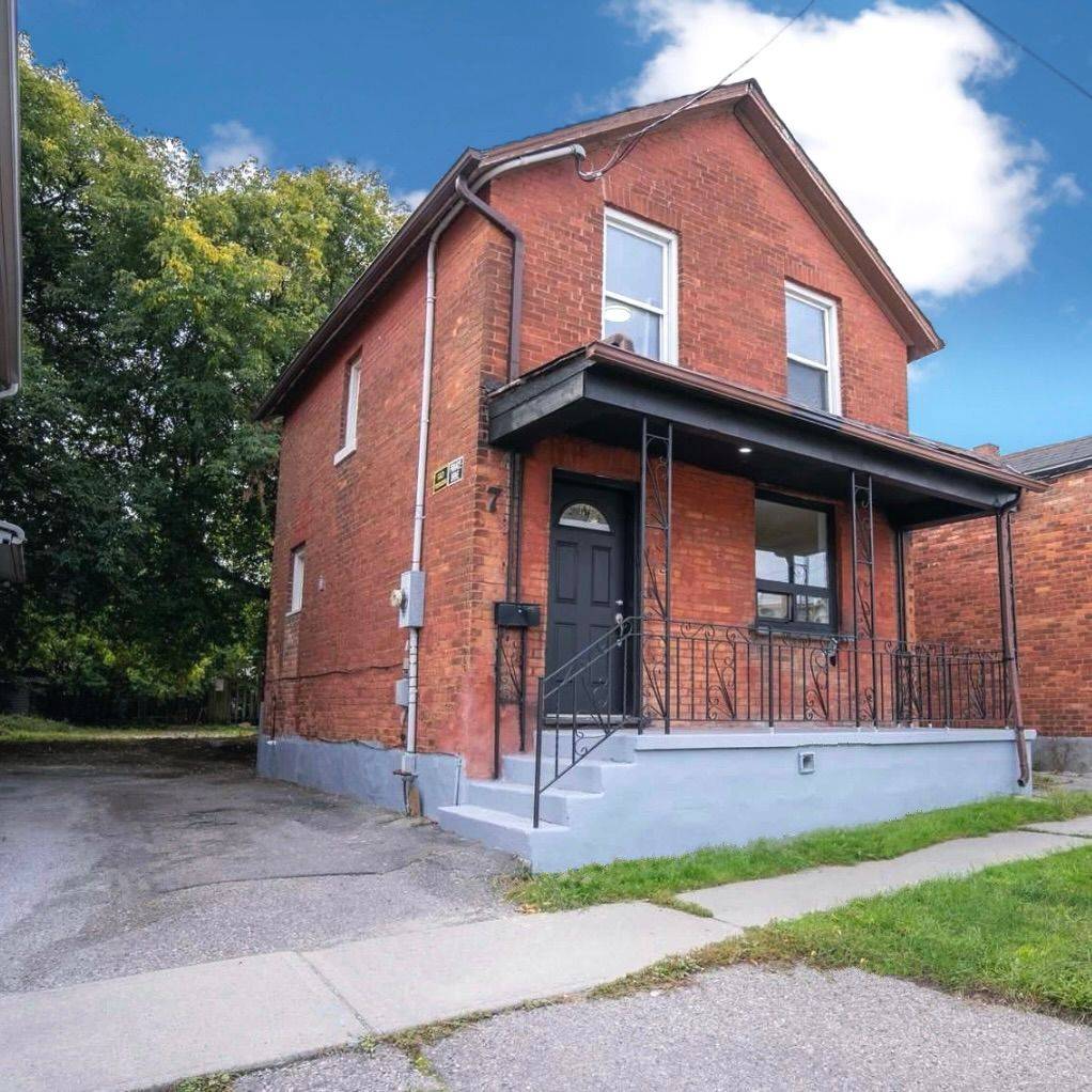 Oshawa, ON L1H 2L6,7 Maple ST