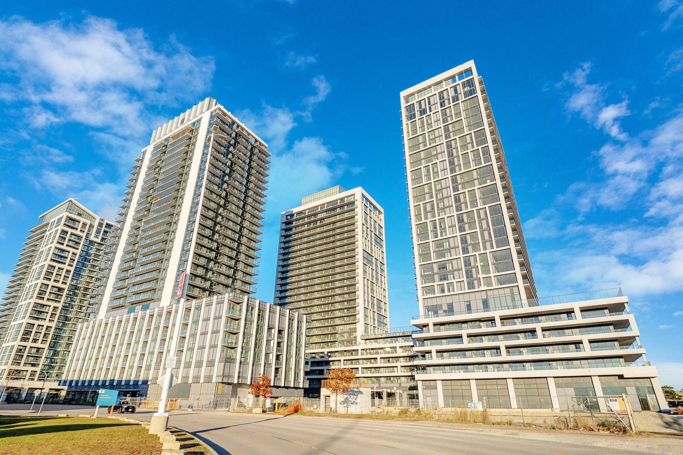 Vaughan, ON L4K 2M9,8960 Jane ST #1722