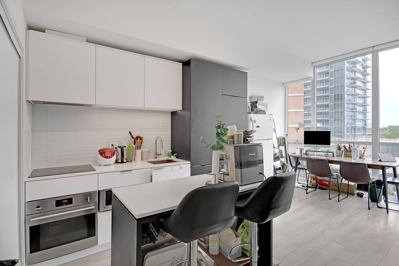 Toronto C03, ON M4R 0A4,33 Helendale AVE #418