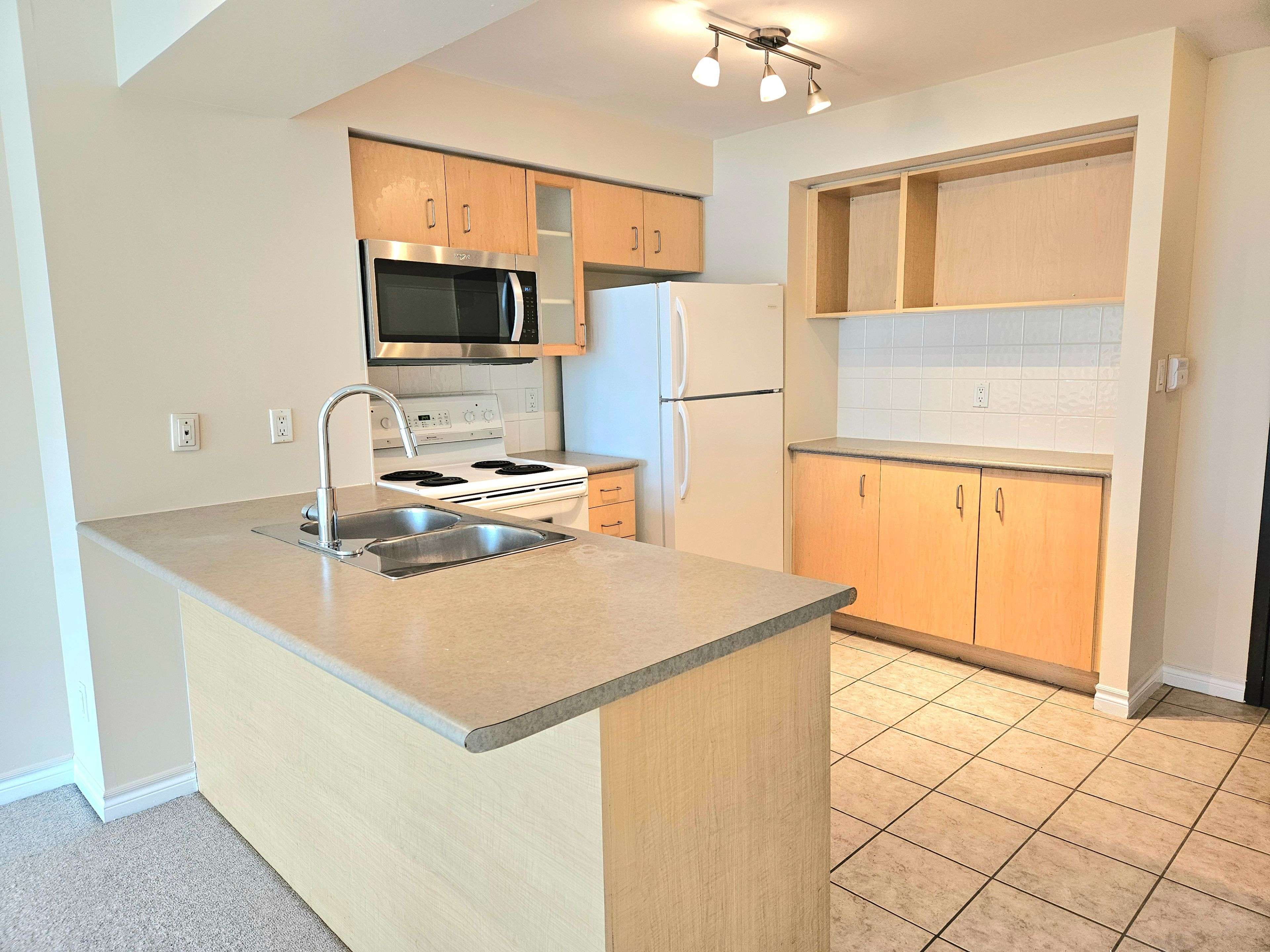 Toronto C01, ON M5V 3T1,410 Queens Quay BLVD W #1206