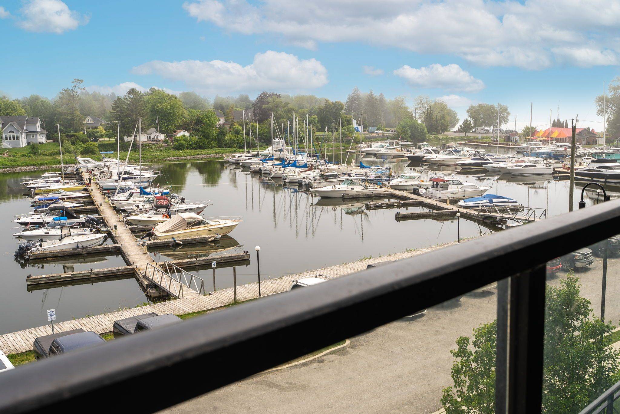 Clarington, ON L1B 0A1,70 Shipway AVE #206