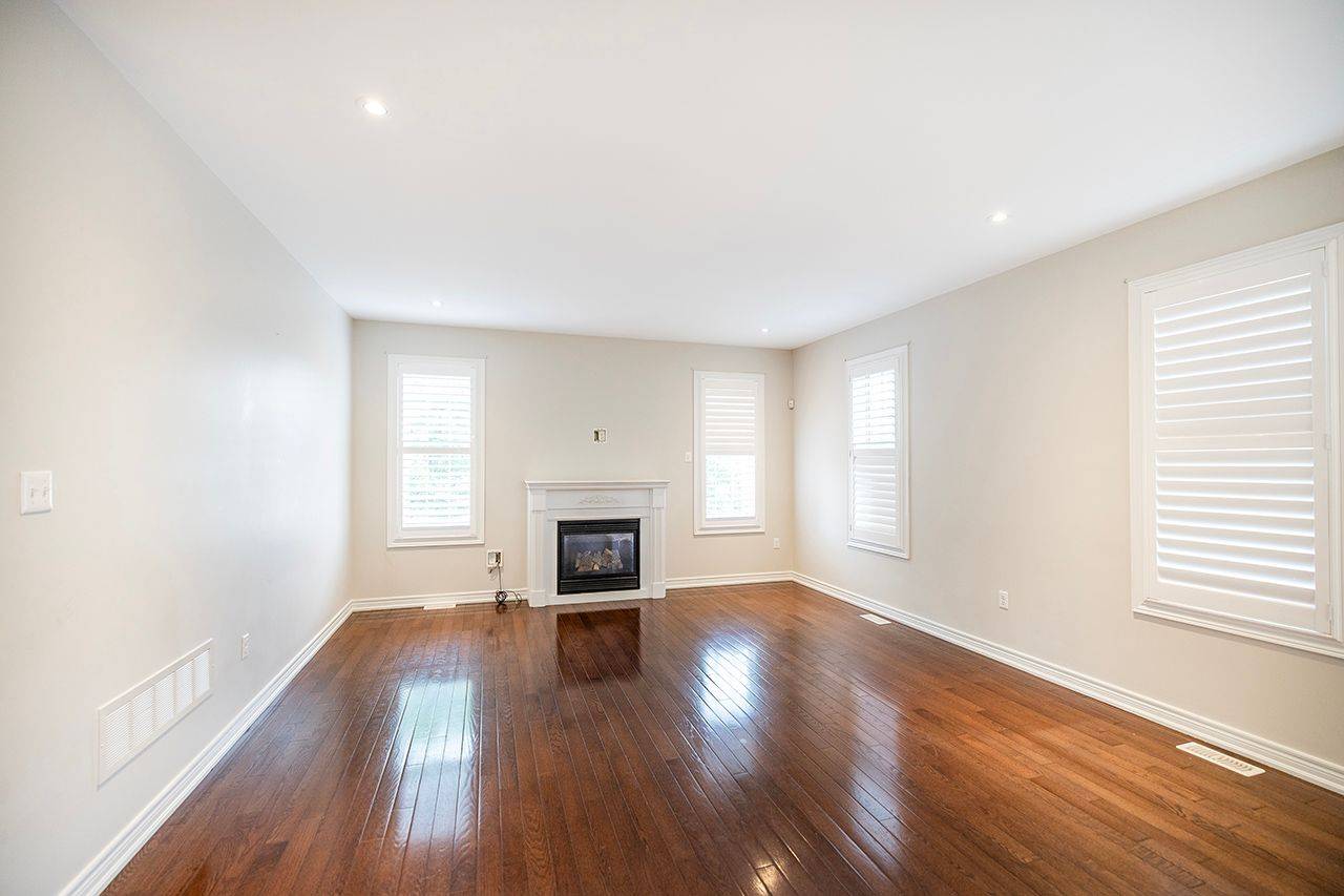 Oshawa, ON L1K 3B5,1643 Coldstream DR