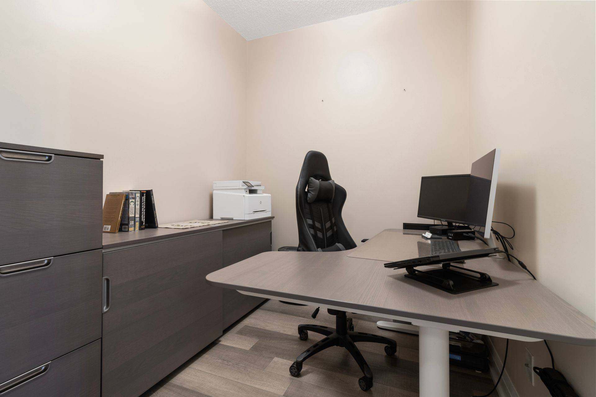 Vaughan, ON L4J 0H9,85 North Park RD #602
