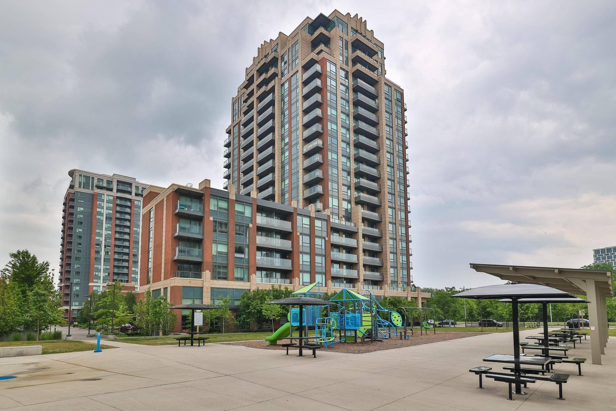 Markham, ON L3R 5M5,18 Uptown DR #1910