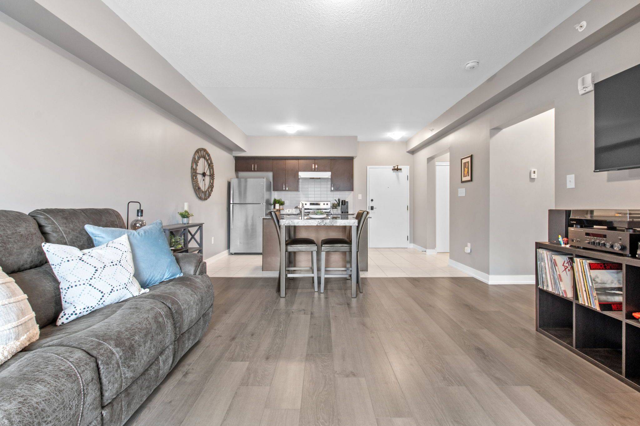 Barrie, ON L9J 0M2,4 Spice WAY #211