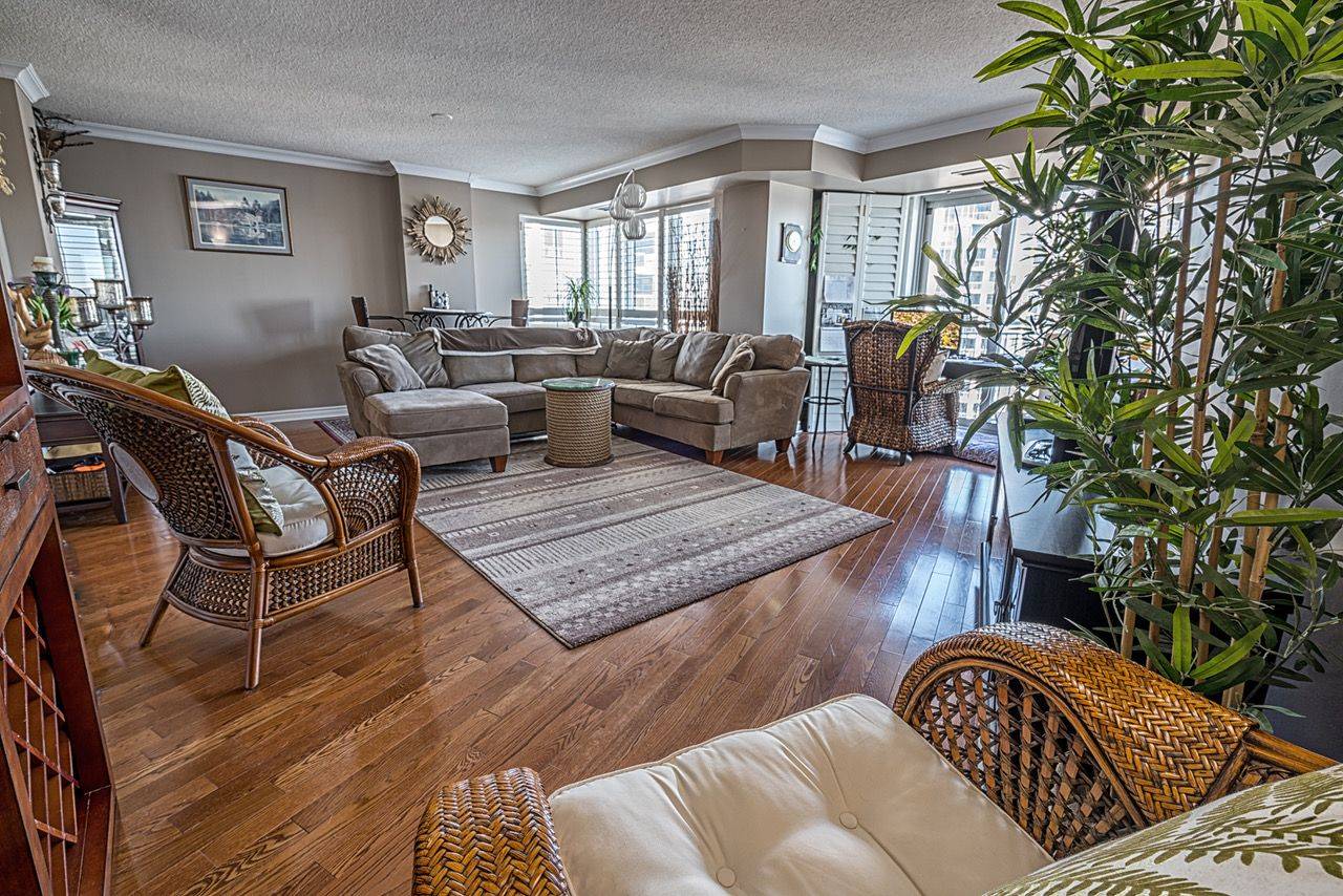 Toronto W06, ON M8V 1A1,2111 Lake Shore BLVD #1518