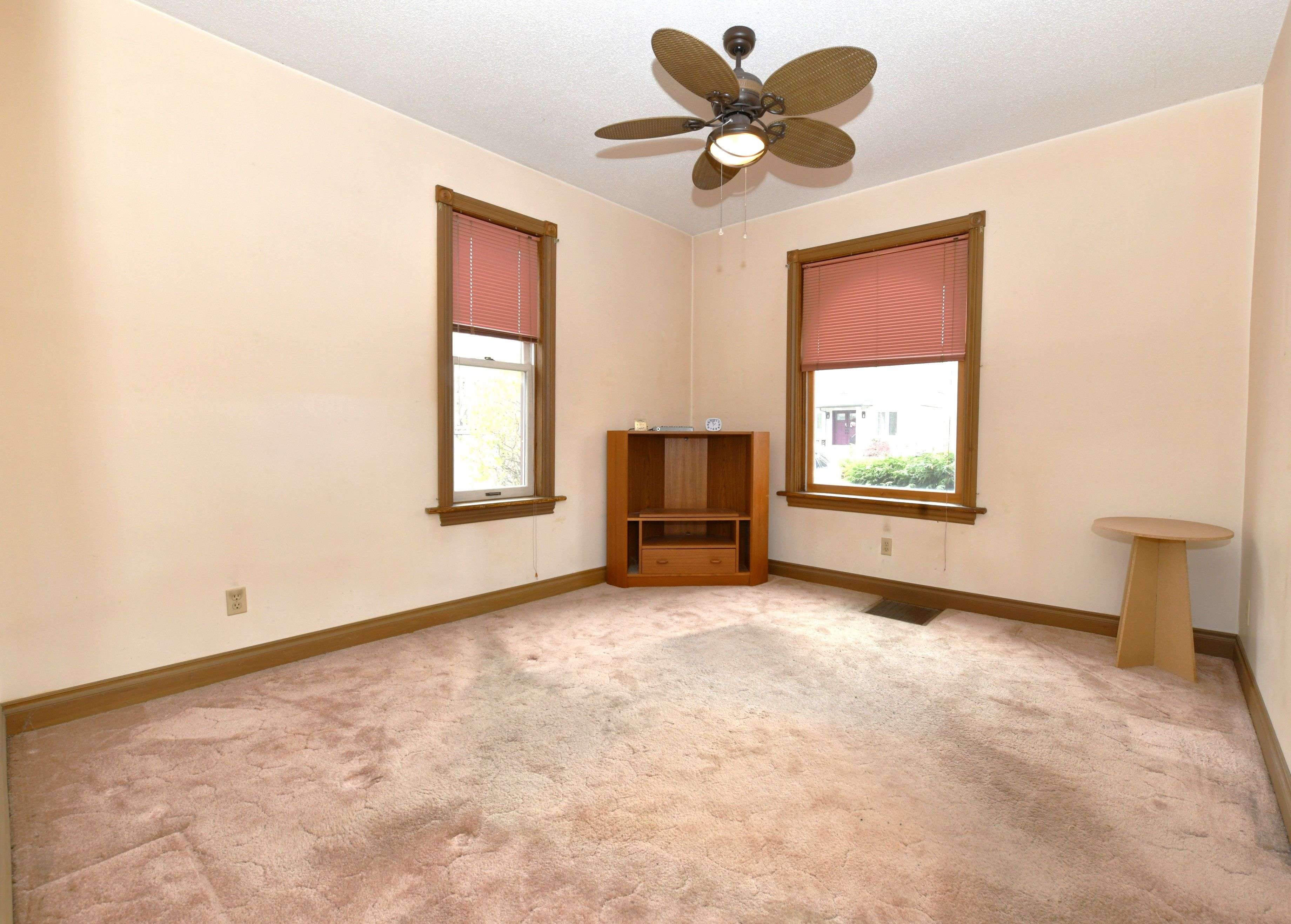 Kitchener, ON N2H 5W5,25 GUELPH ST