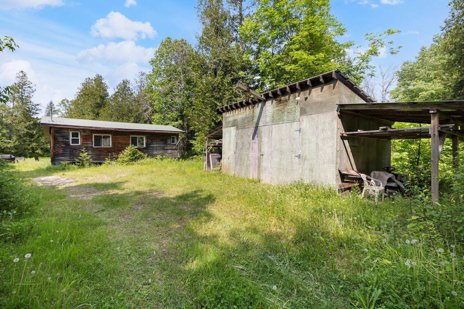 Lanark Highlands, ON K0G 1K0,115 Clyde LN