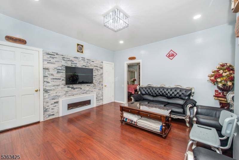 Paterson City, NJ 07522,56 Holsman St