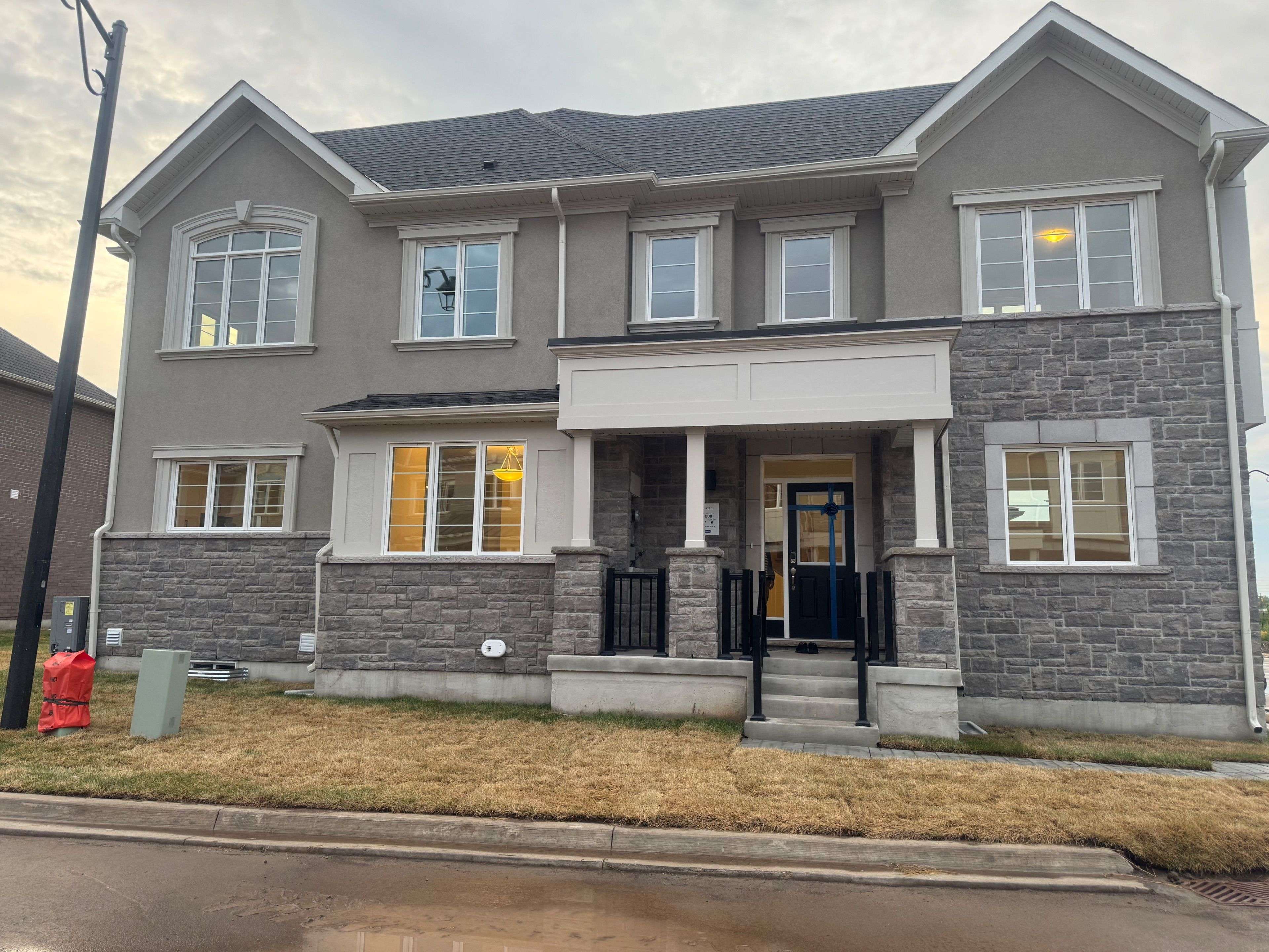 Milton, ON L9T 7V8,1257 Ferguson DR #8