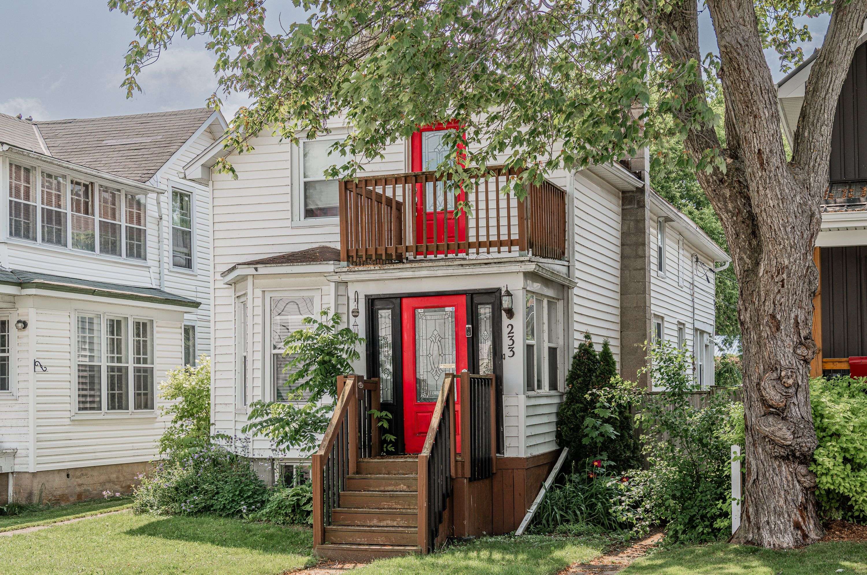 Gananoque, ON K7G 1L9,233 North ST N
