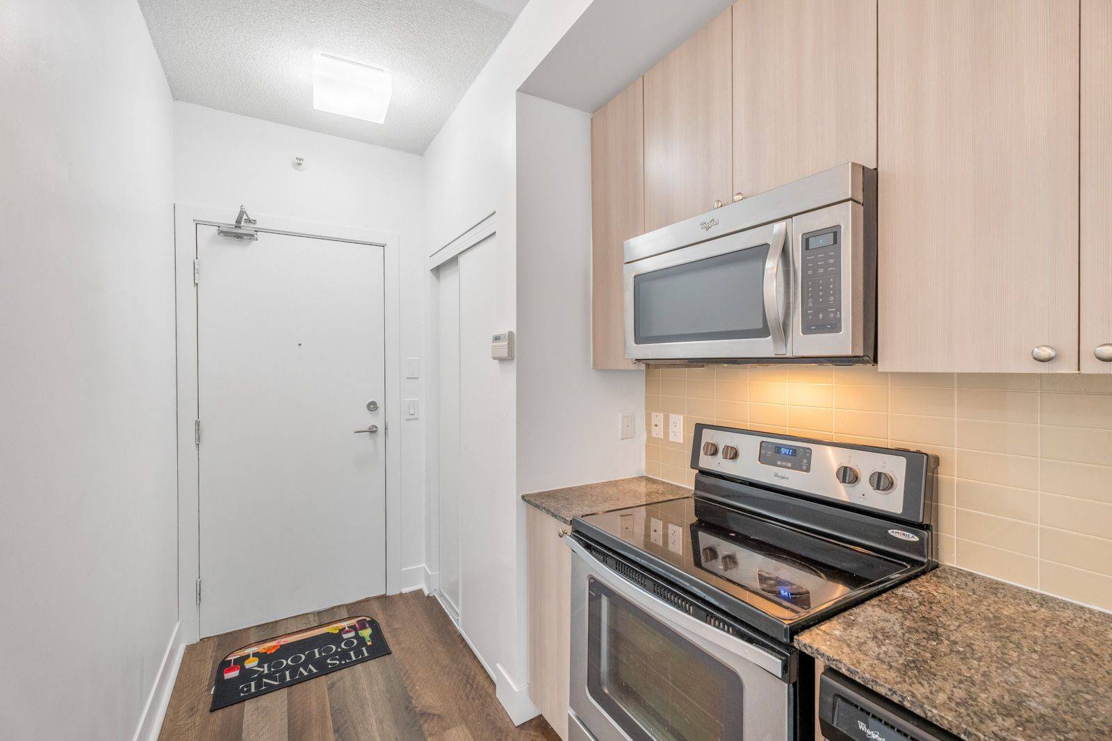 Toronto C10, ON M4S 0A7,68 Merton ST #208