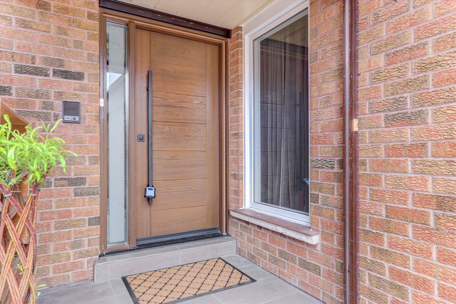 Vaughan, ON L4K 3K6,174 Anthony LN