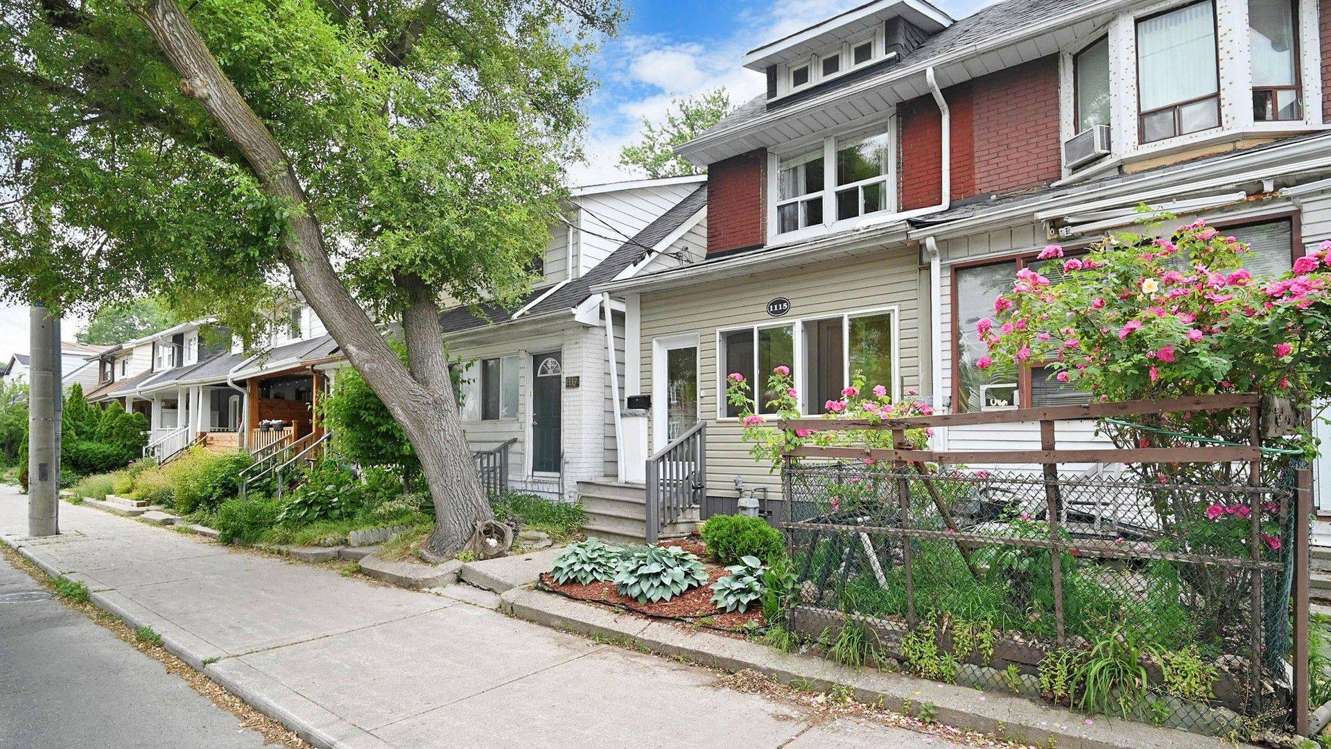 Toronto E03, ON M4C 4C6,115 Woodbine Ave AVE