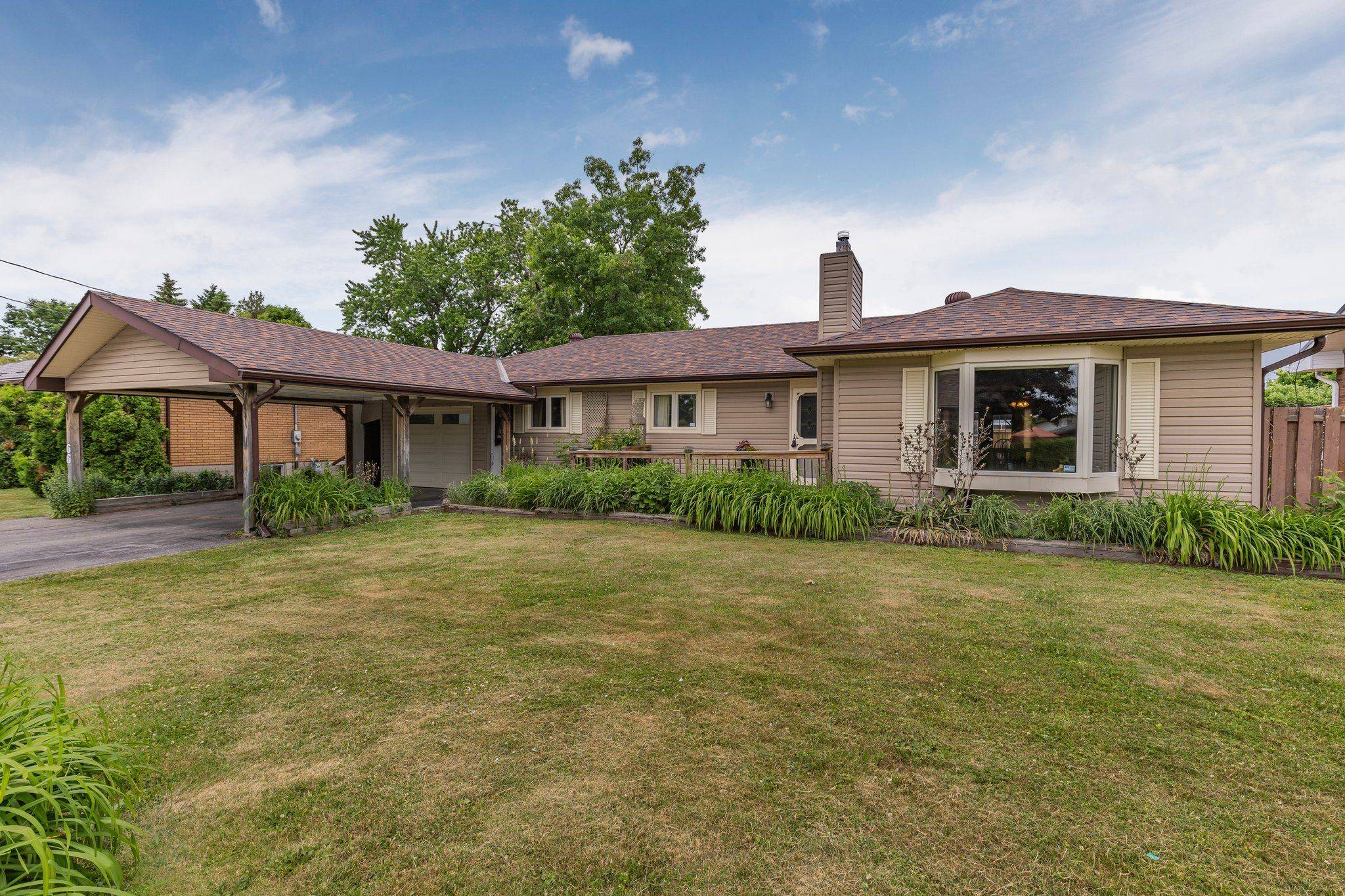 Springwater, ON L0L 1P0,66 Queen ST E
