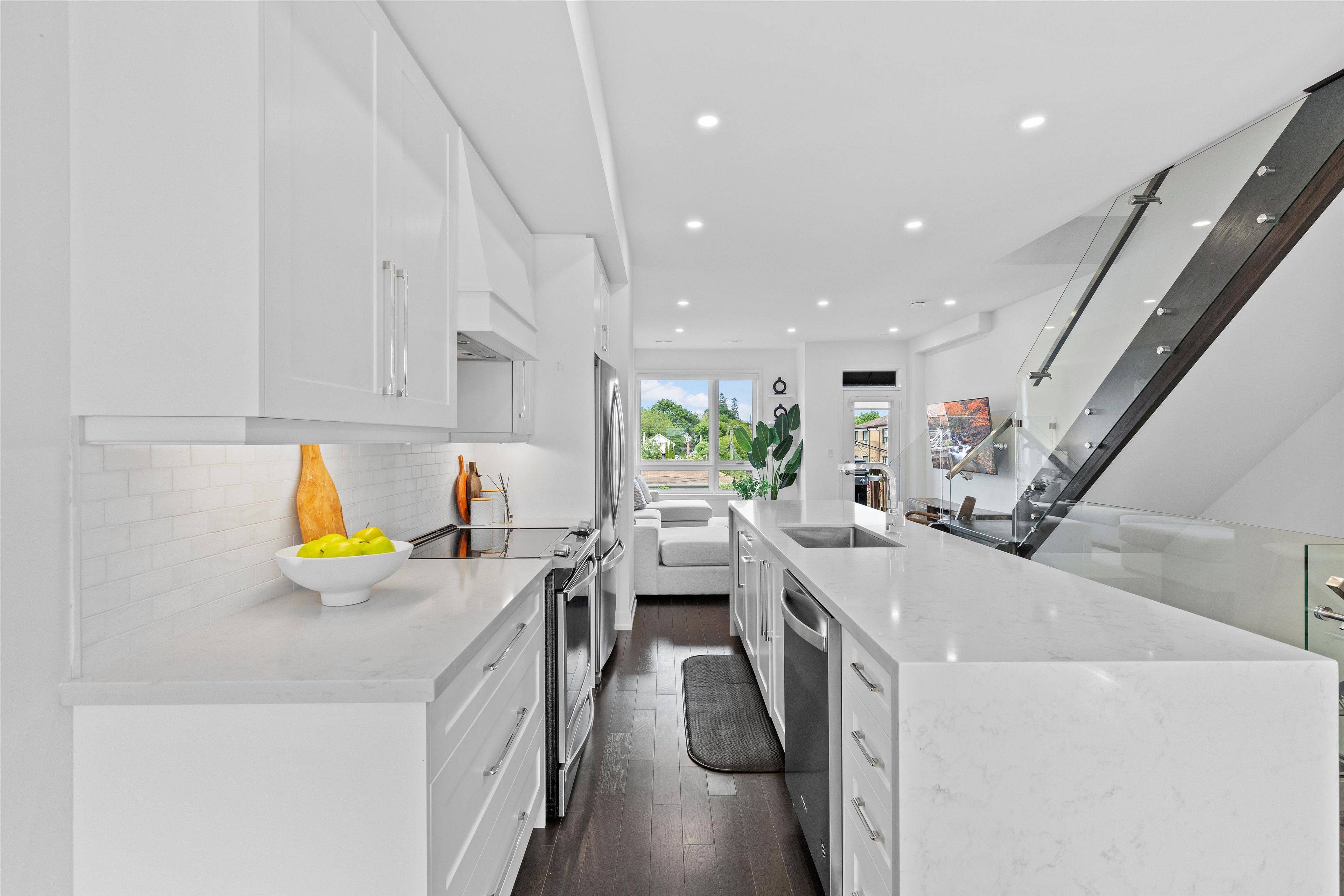 Toronto W03, ON M6E 4M3,609A Harvie AVE