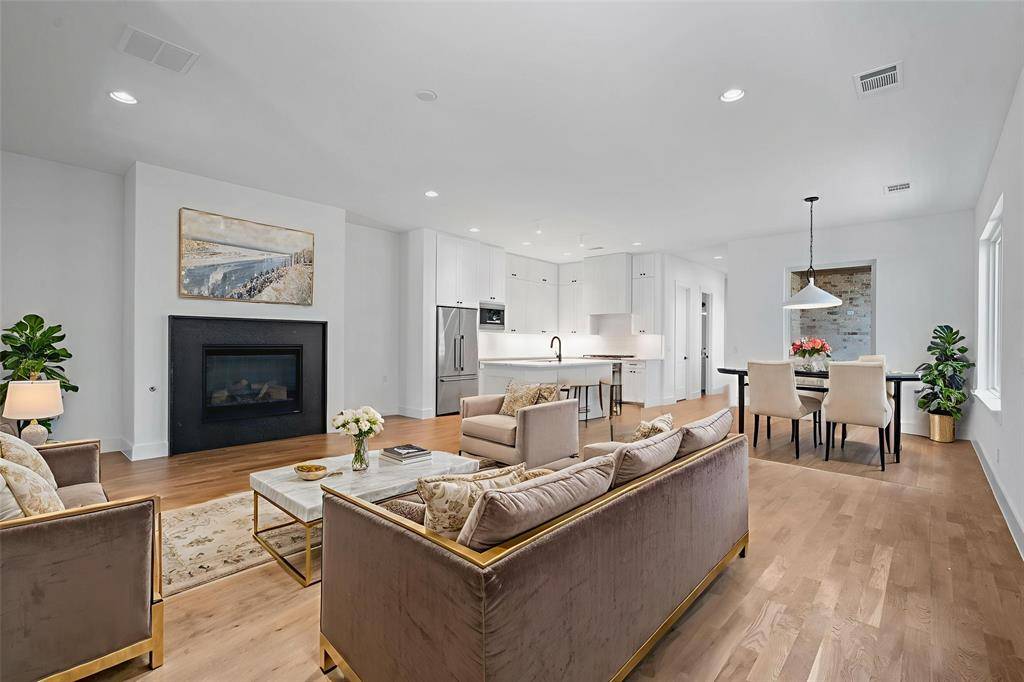 Dallas, TX 75206,5539 Longview