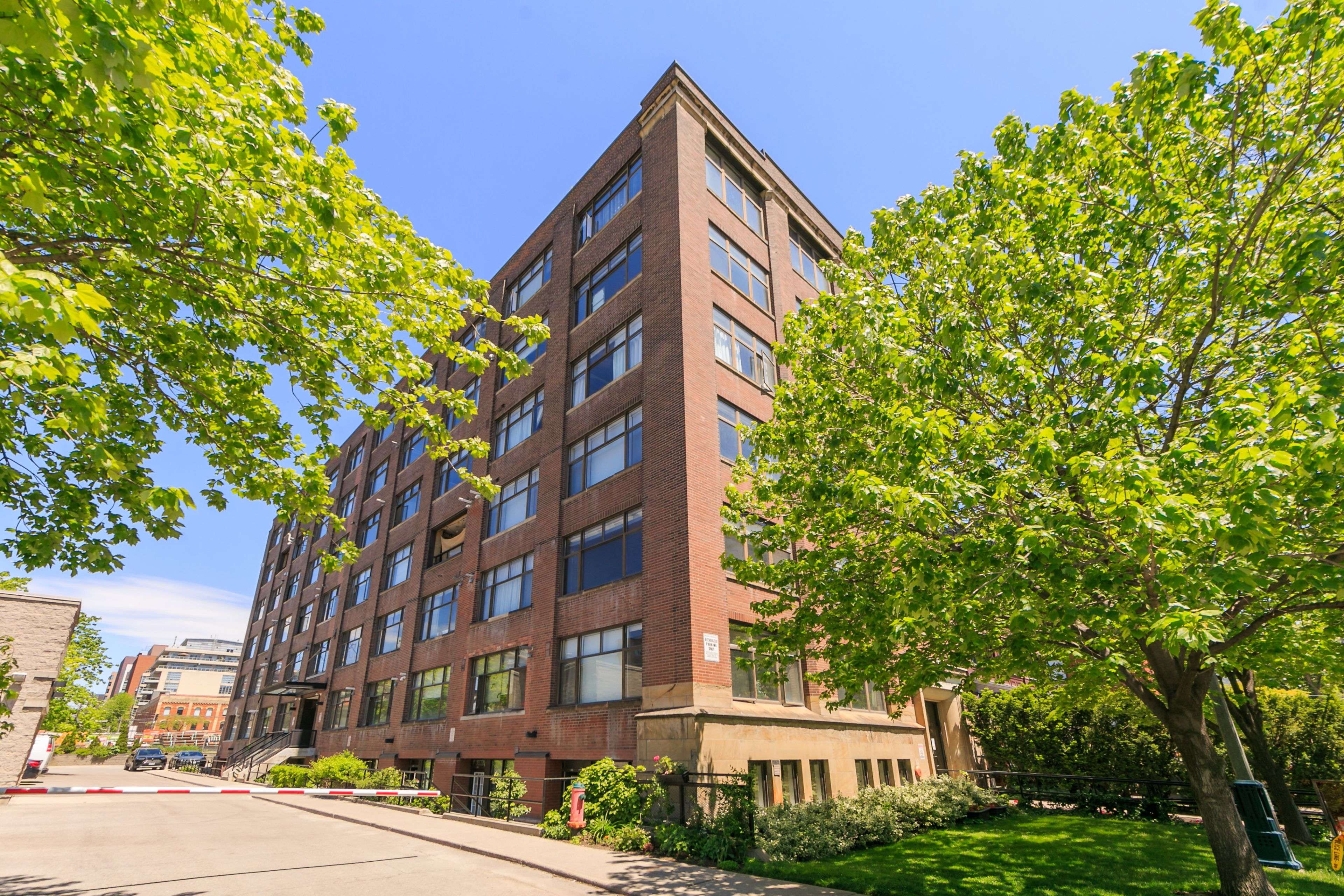 Toronto C01, ON M5V 1E3,436 Wellington ST W #108