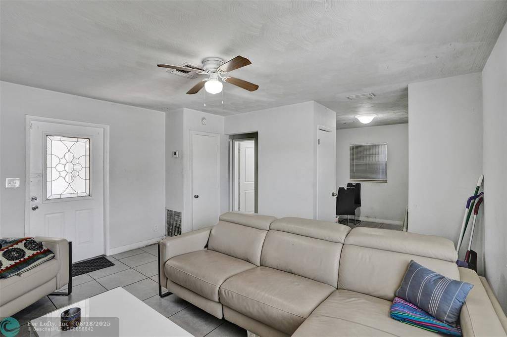 Hollywood, FL 33020,2442 Garfield St  #1